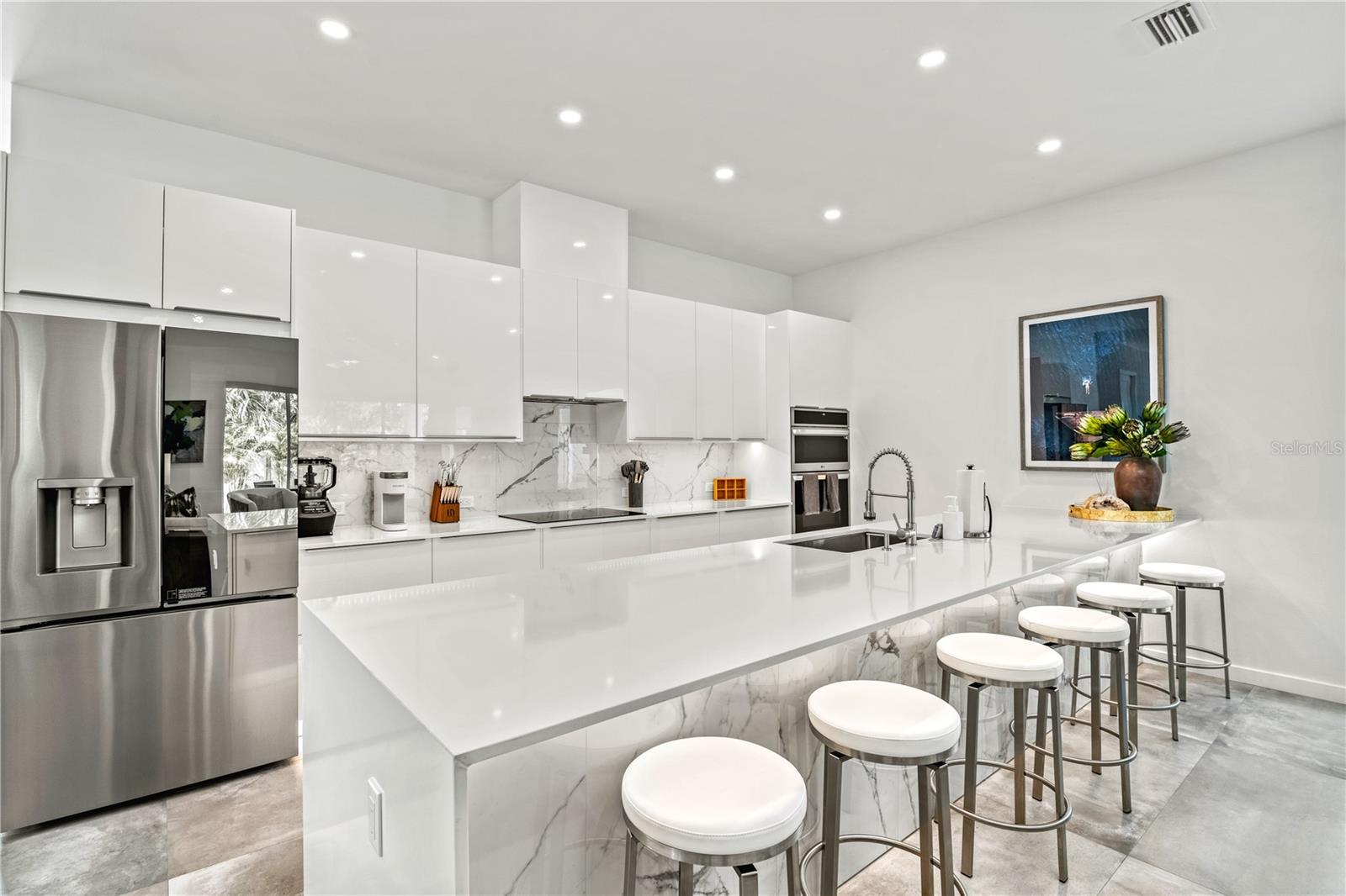 2327 HILLVIEW ST, SARASOTA, FL, 34239