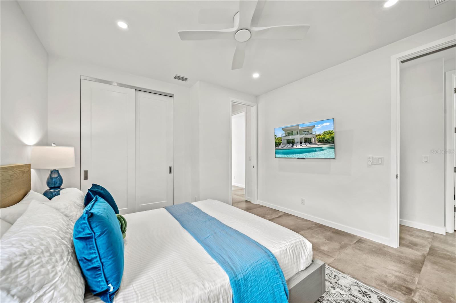 2327 HILLVIEW ST, SARASOTA, FL, 34239