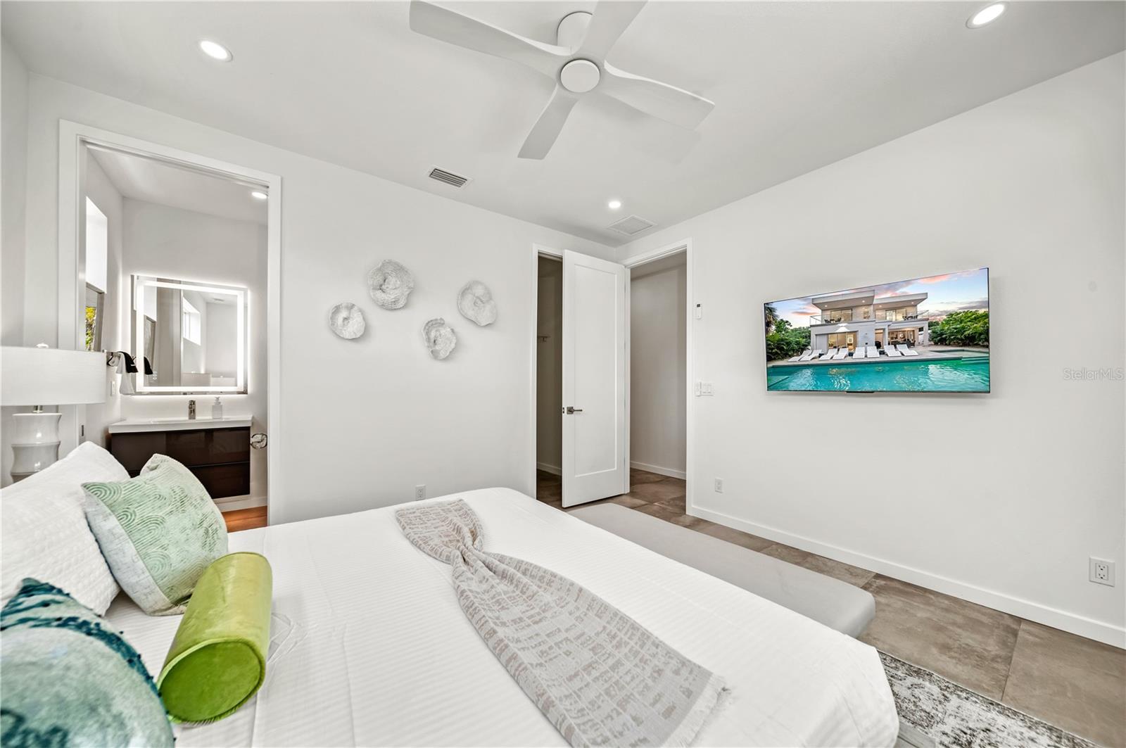 2327 HILLVIEW ST, SARASOTA, FL, 34239
