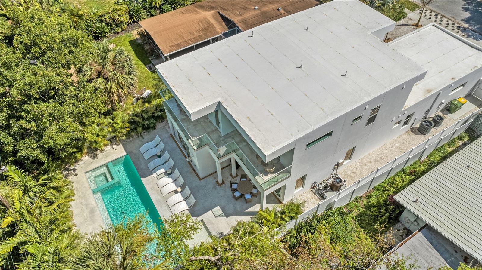 2327 HILLVIEW ST, SARASOTA, FL, 34239