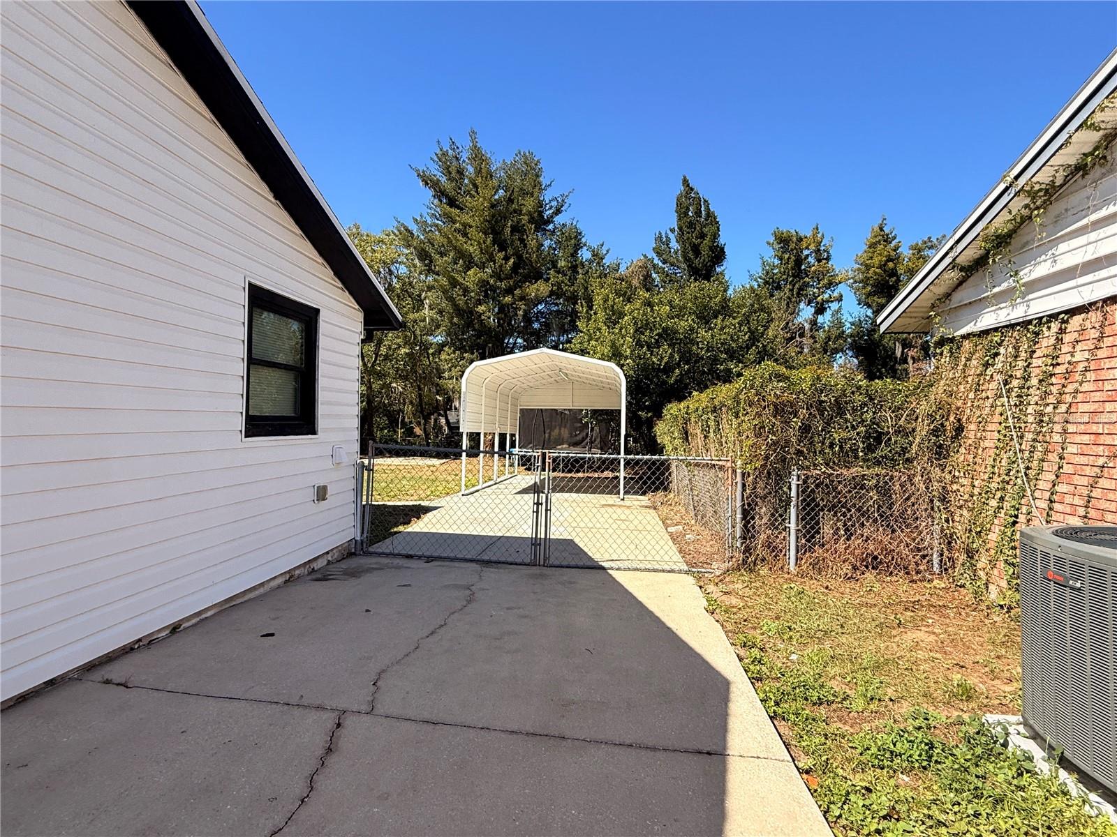 817 CLAY BLVD, EUSTIS, FL, 32726