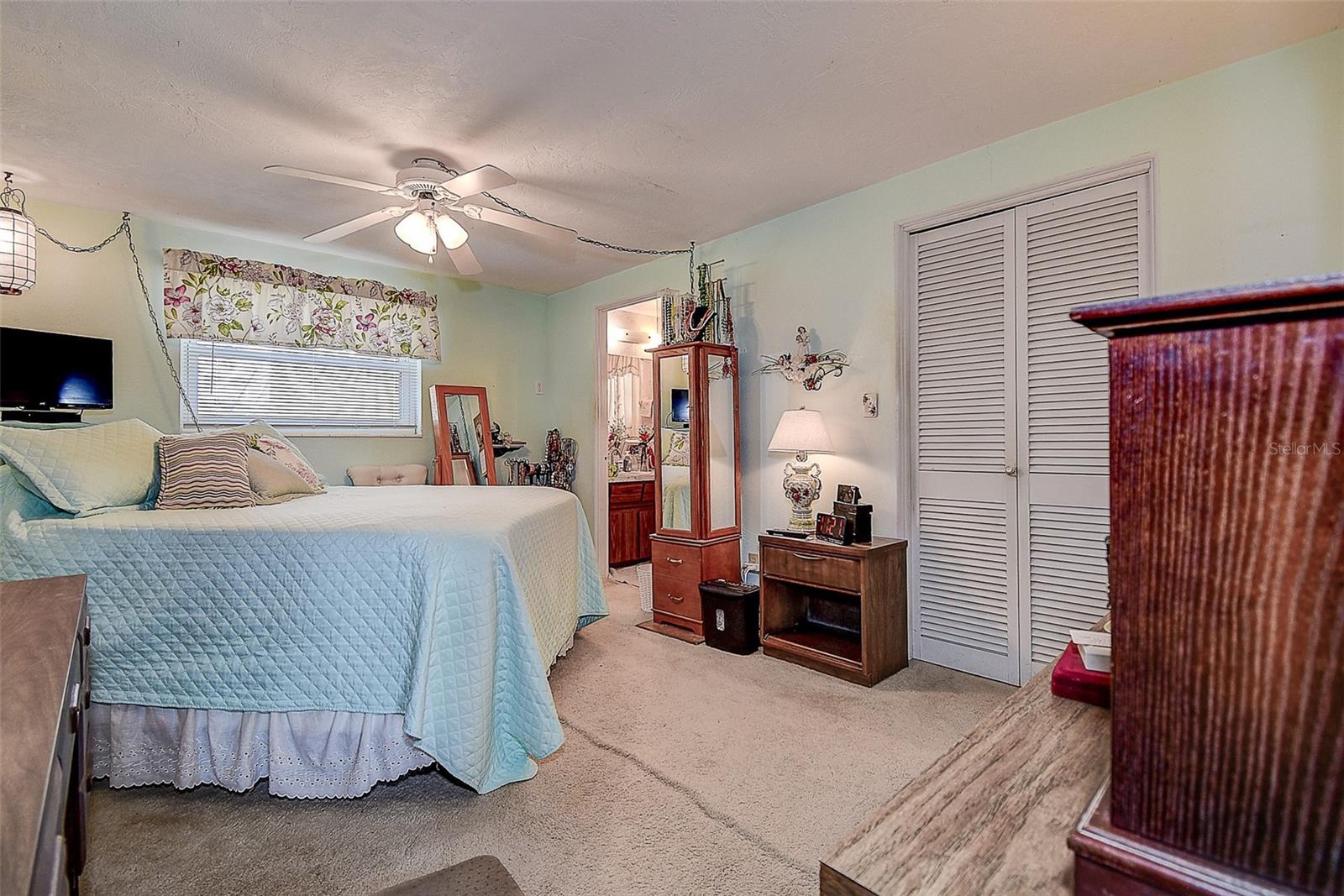 5184 61ST LN N, KENNETH CITY, FL, 33709