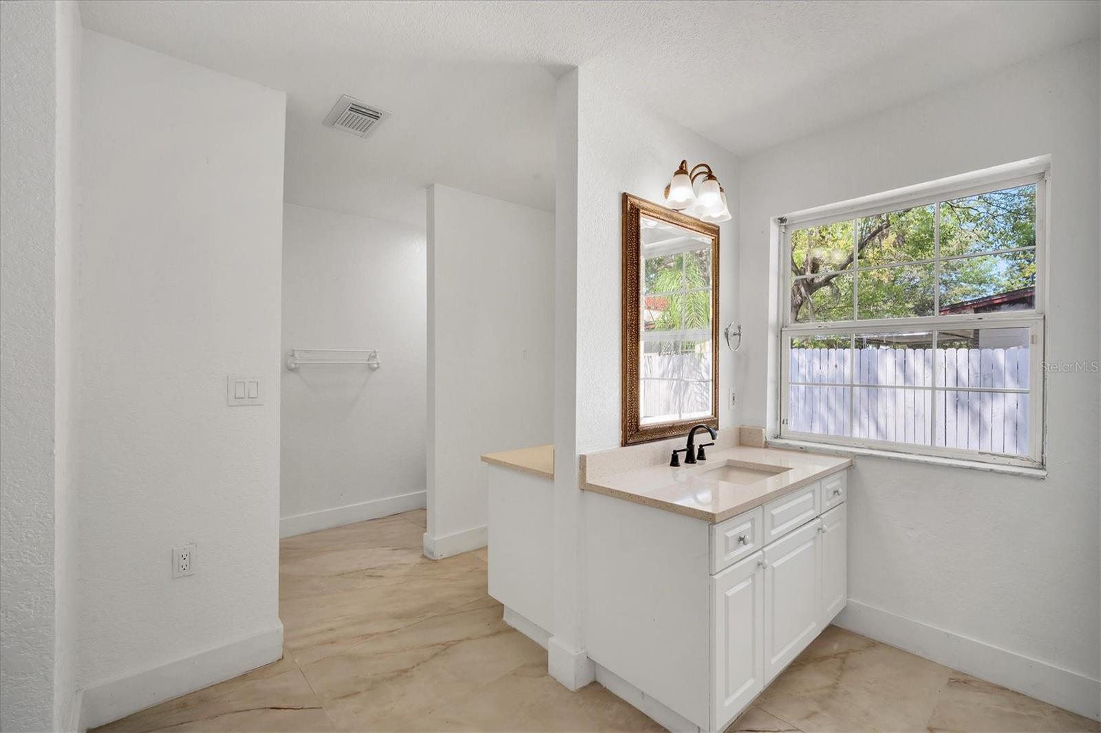11709 N ARMENIA AVE, TAMPA, FL, 33612