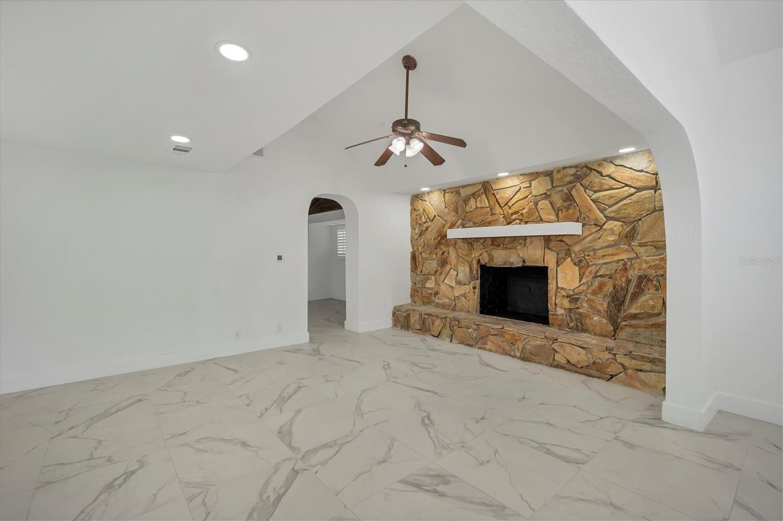 11709 N ARMENIA AVE, TAMPA, FL, 33612