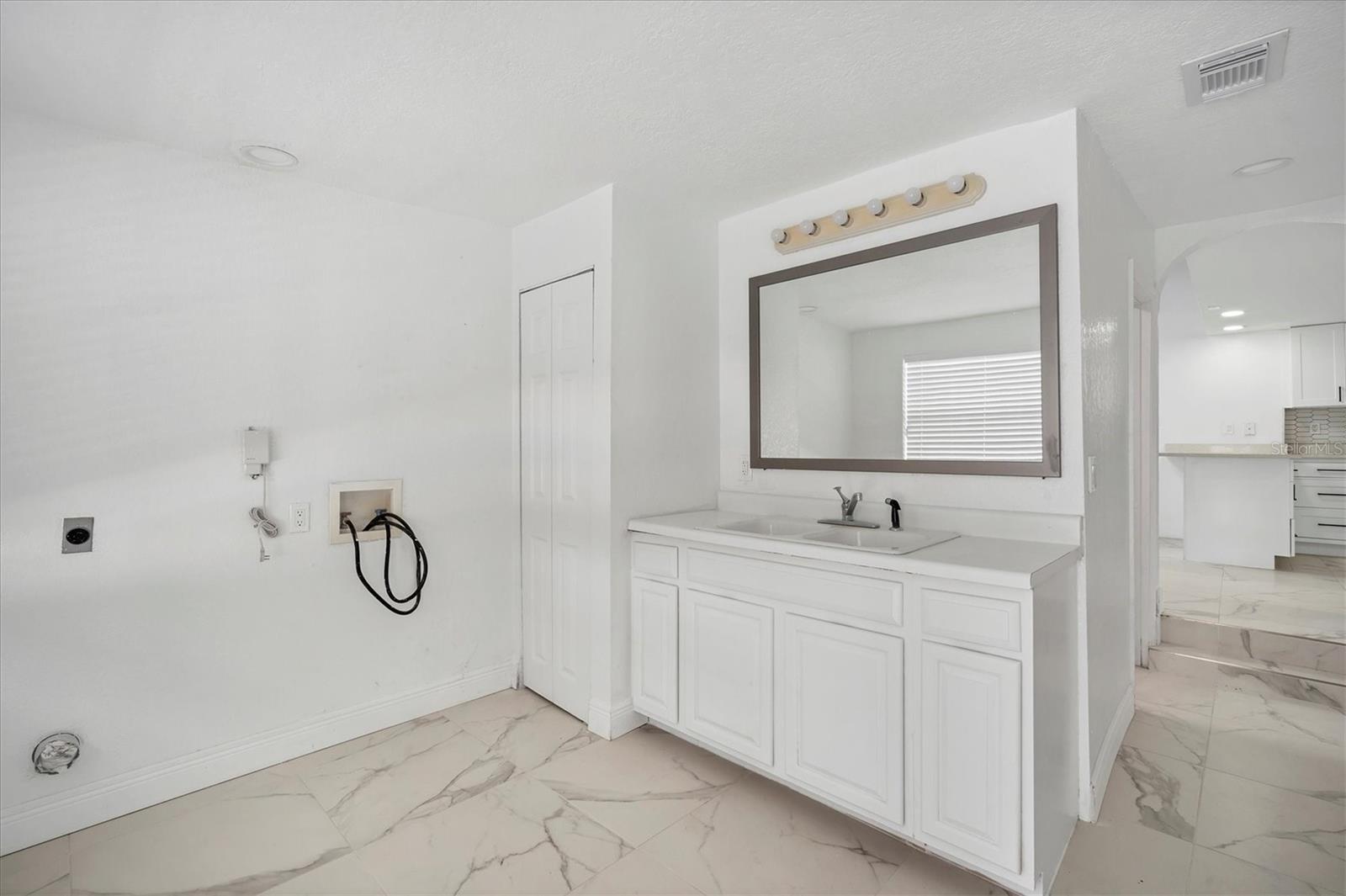 11709 N ARMENIA AVE, TAMPA, FL, 33612