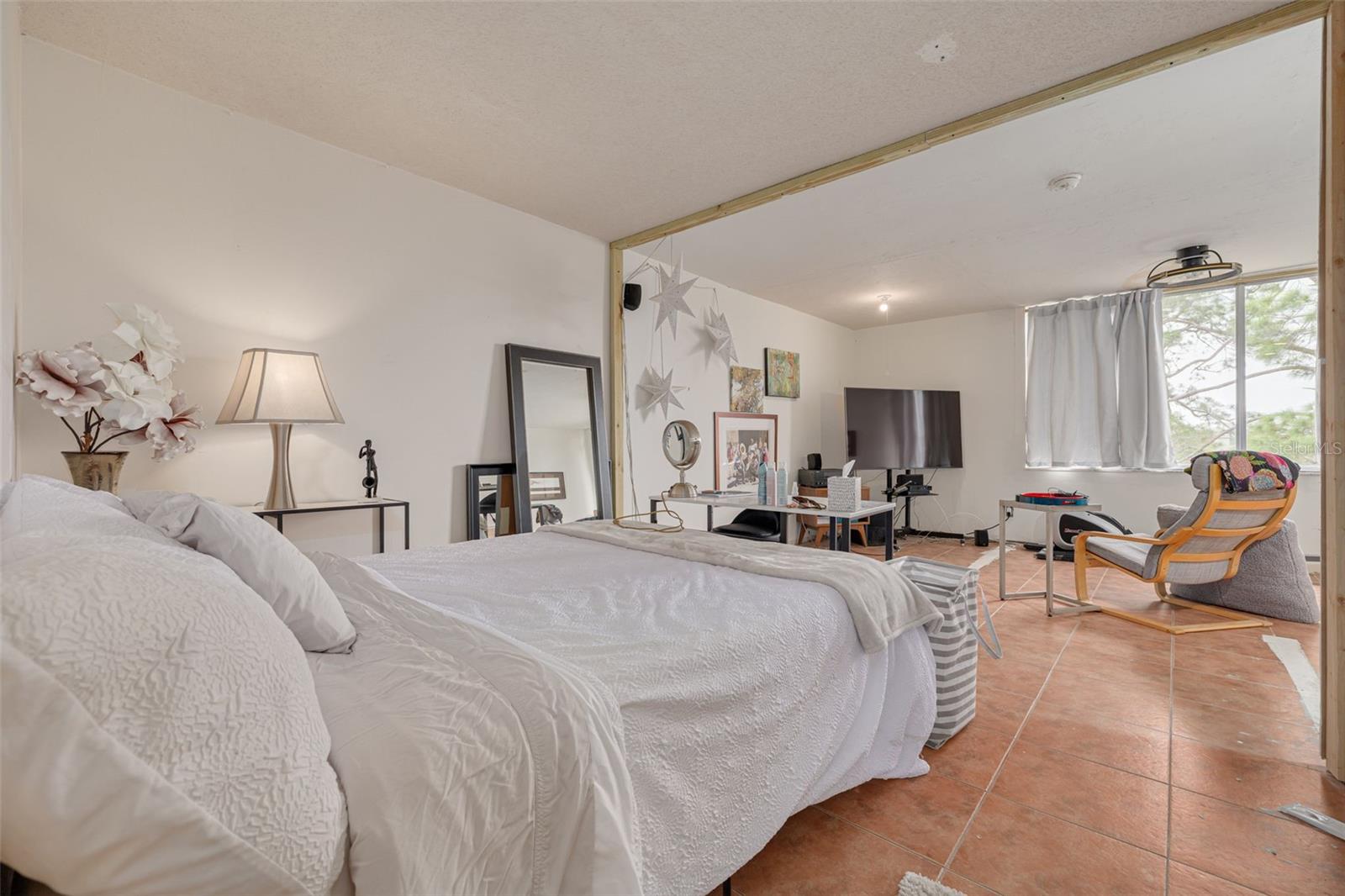 TB8362966 Property Photo