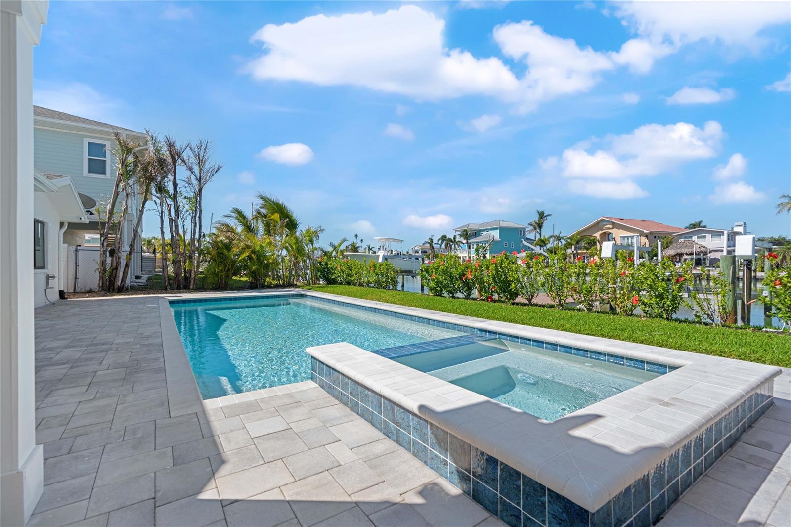 556 JOHNS PASS AVE, MADEIRA BEACH, FL, 33708