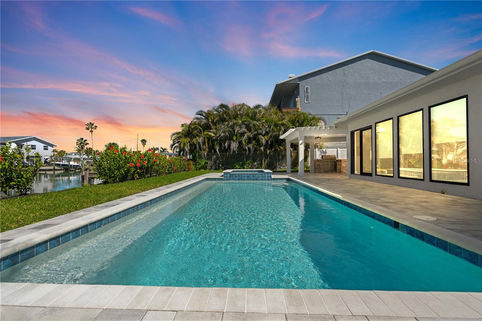 556 JOHNS PASS AVE, MADEIRA BEACH, FL, 33708