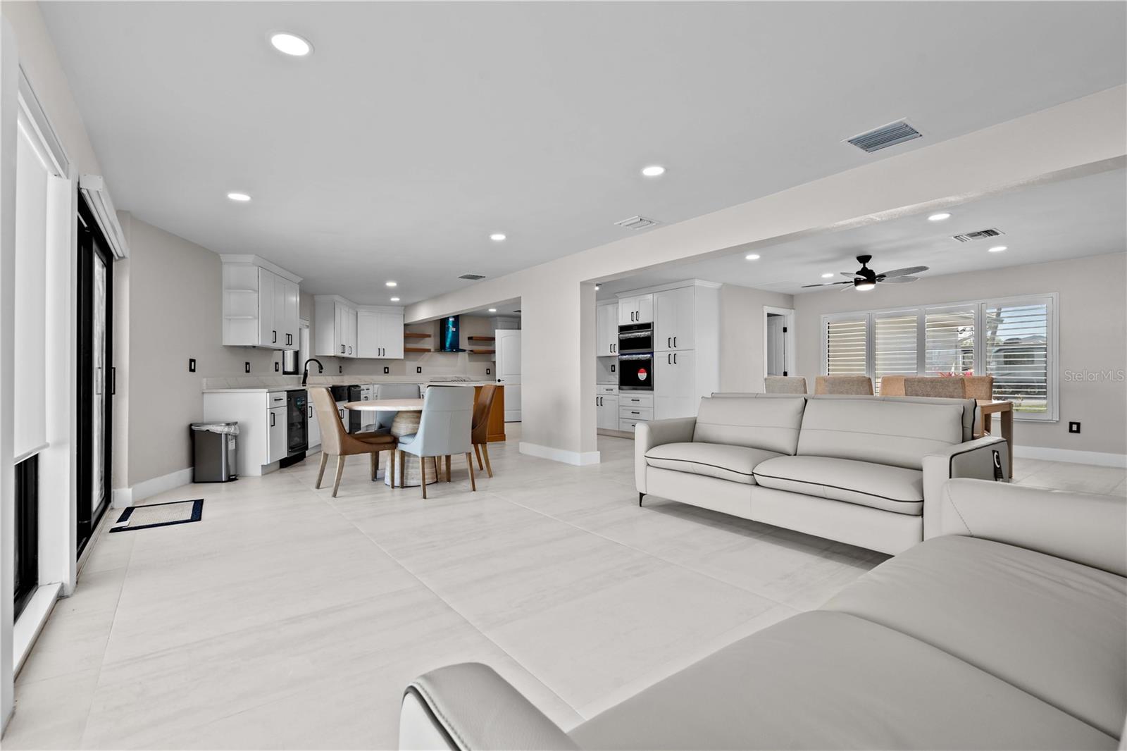 556 JOHNS PASS AVE, MADEIRA BEACH, FL, 33708