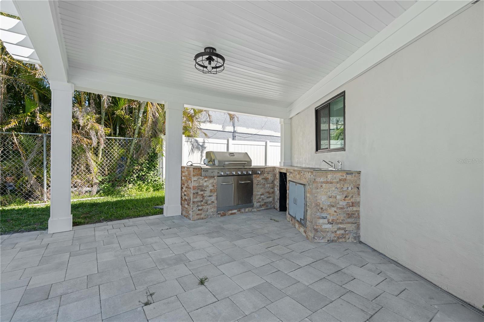 556 JOHNS PASS AVE, MADEIRA BEACH, FL, 33708