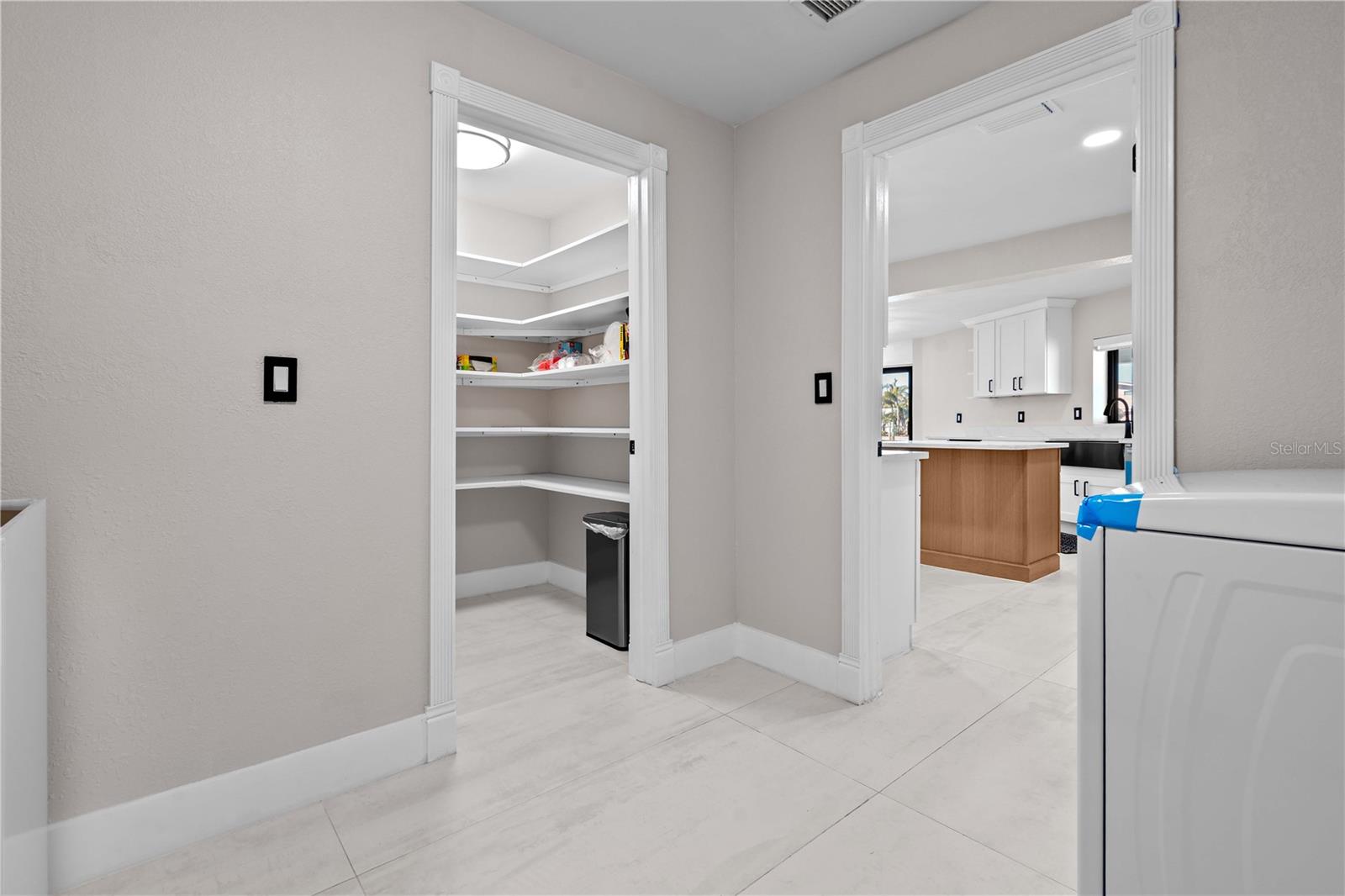 556 JOHNS PASS AVE, MADEIRA BEACH, FL, 33708