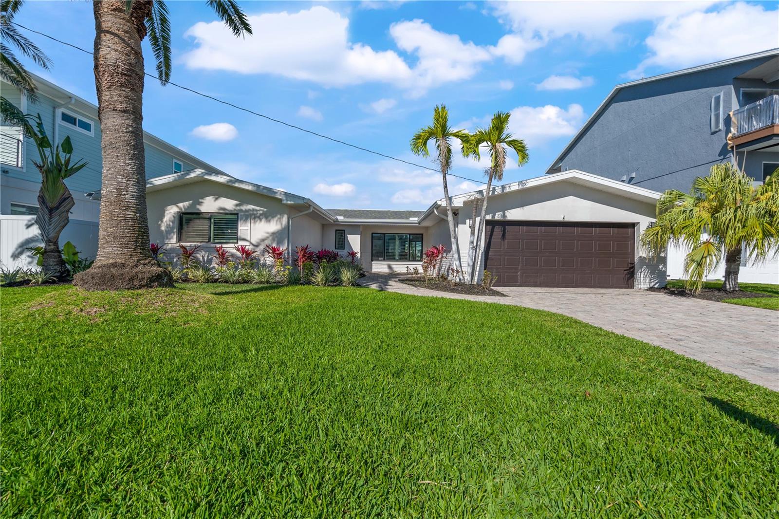 556 JOHNS PASS AVE, MADEIRA BEACH, FL, 33708