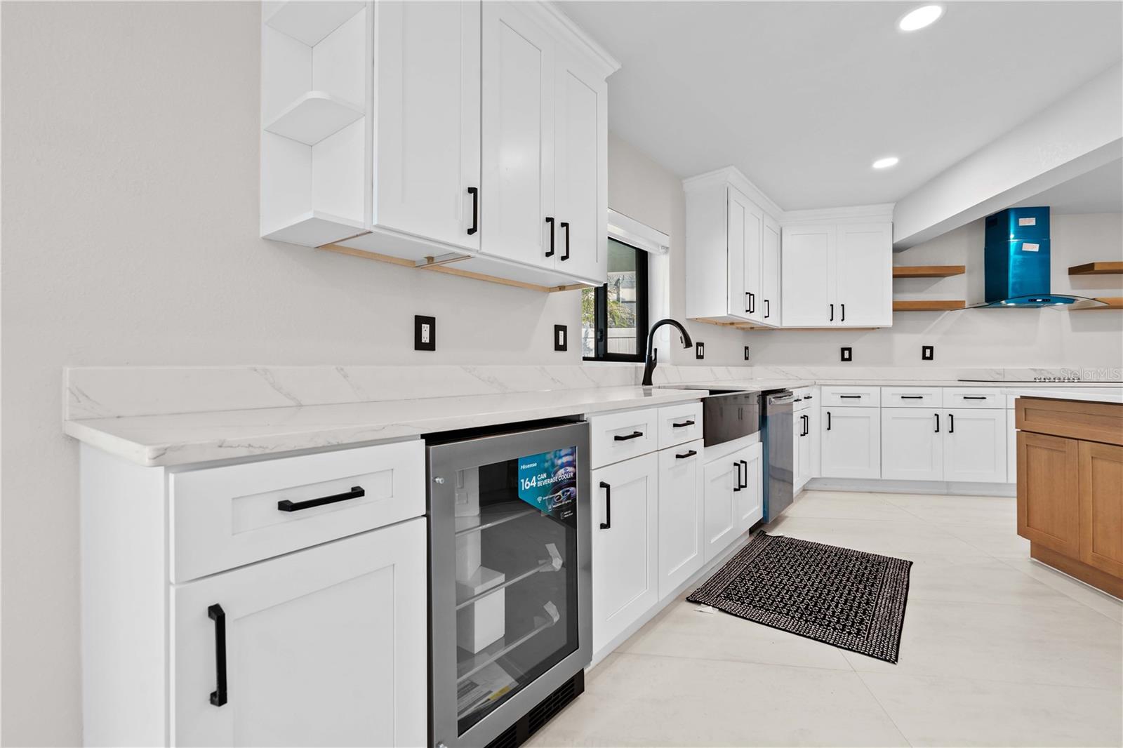 556 JOHNS PASS AVE, MADEIRA BEACH, FL, 33708