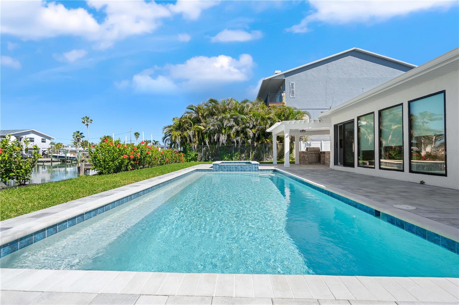 556 JOHNS PASS AVE, MADEIRA BEACH, FL, 33708
