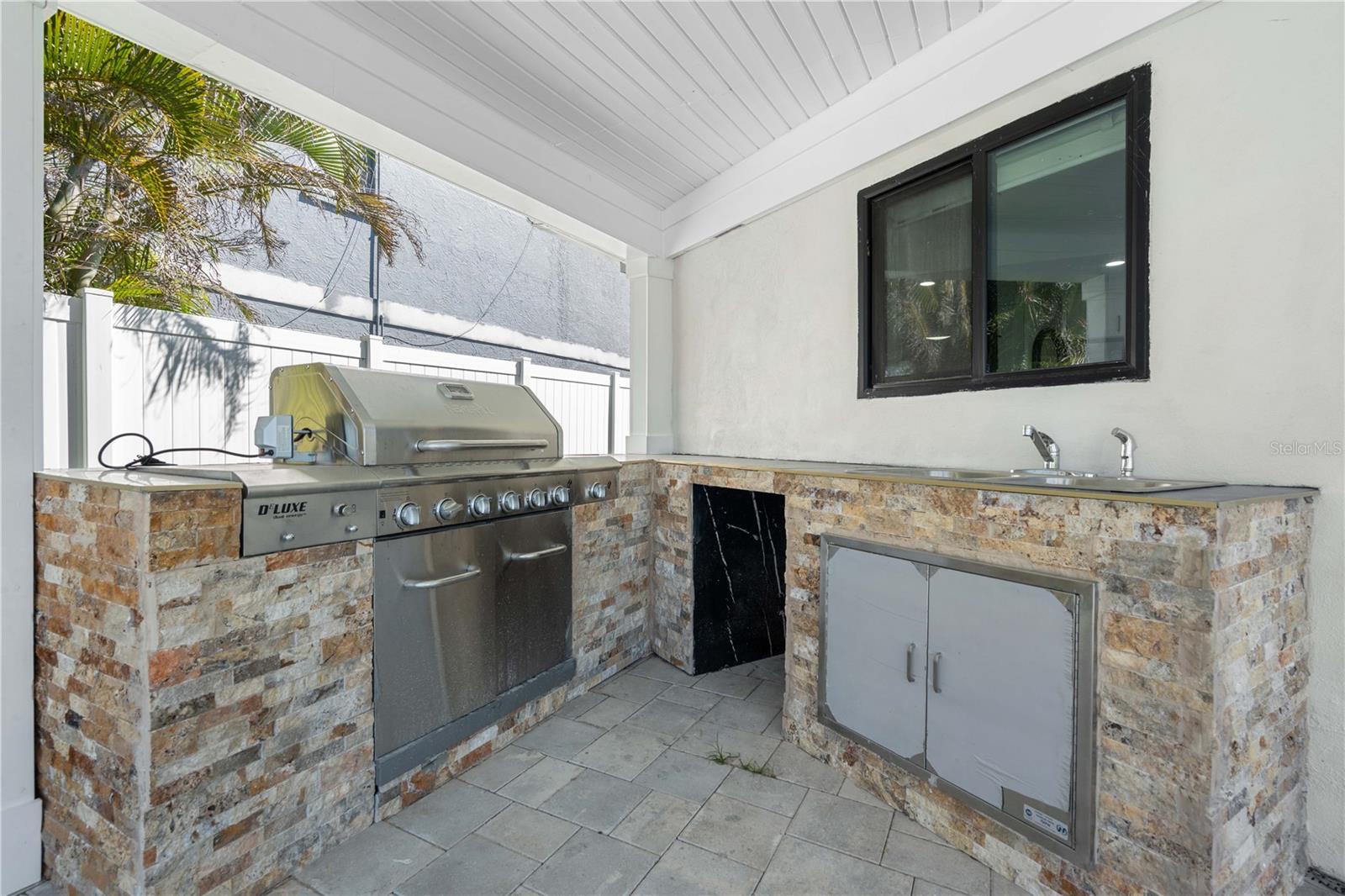 556 JOHNS PASS AVE, MADEIRA BEACH, FL, 33708