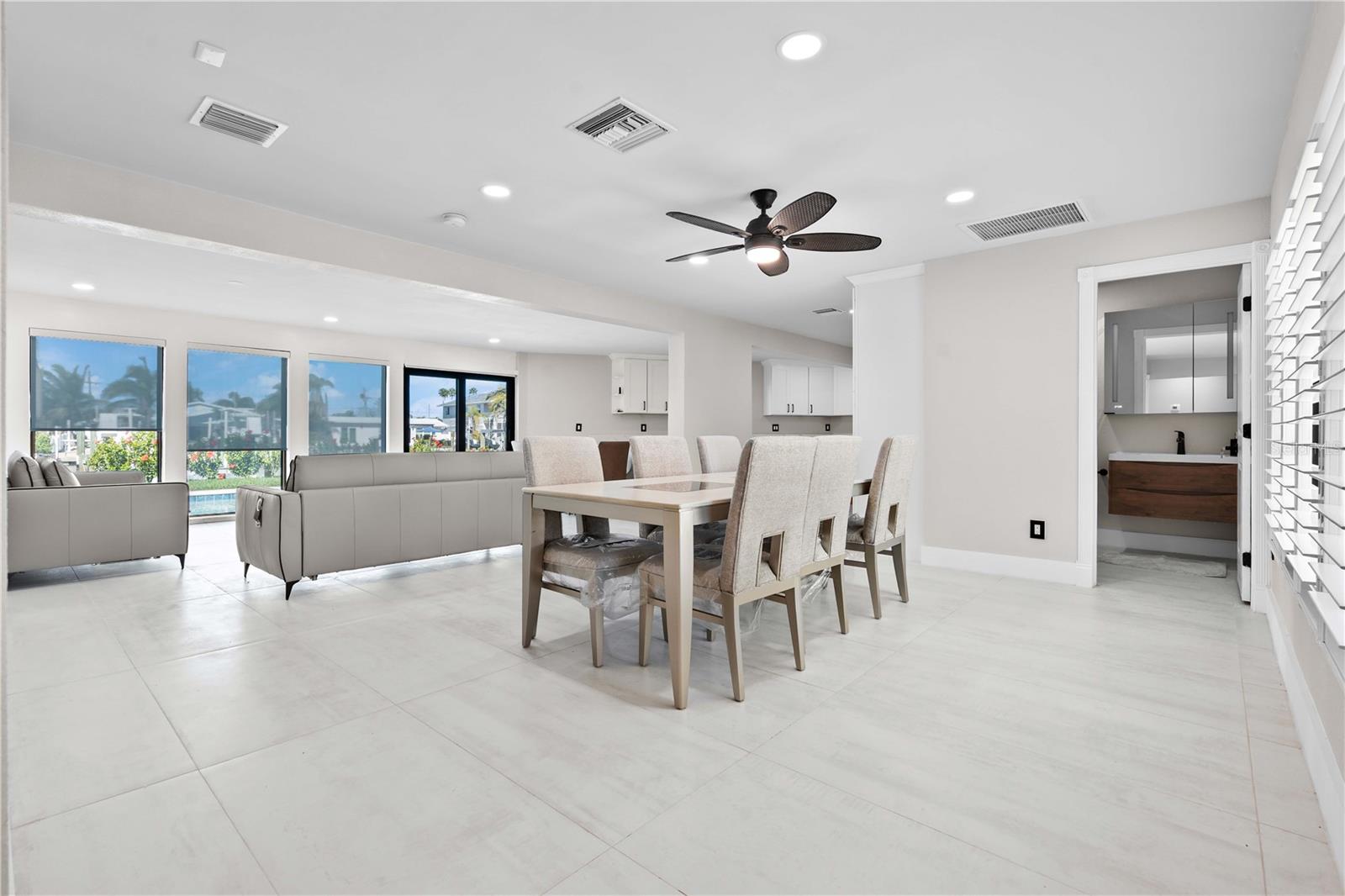 556 JOHNS PASS AVE, MADEIRA BEACH, FL, 33708