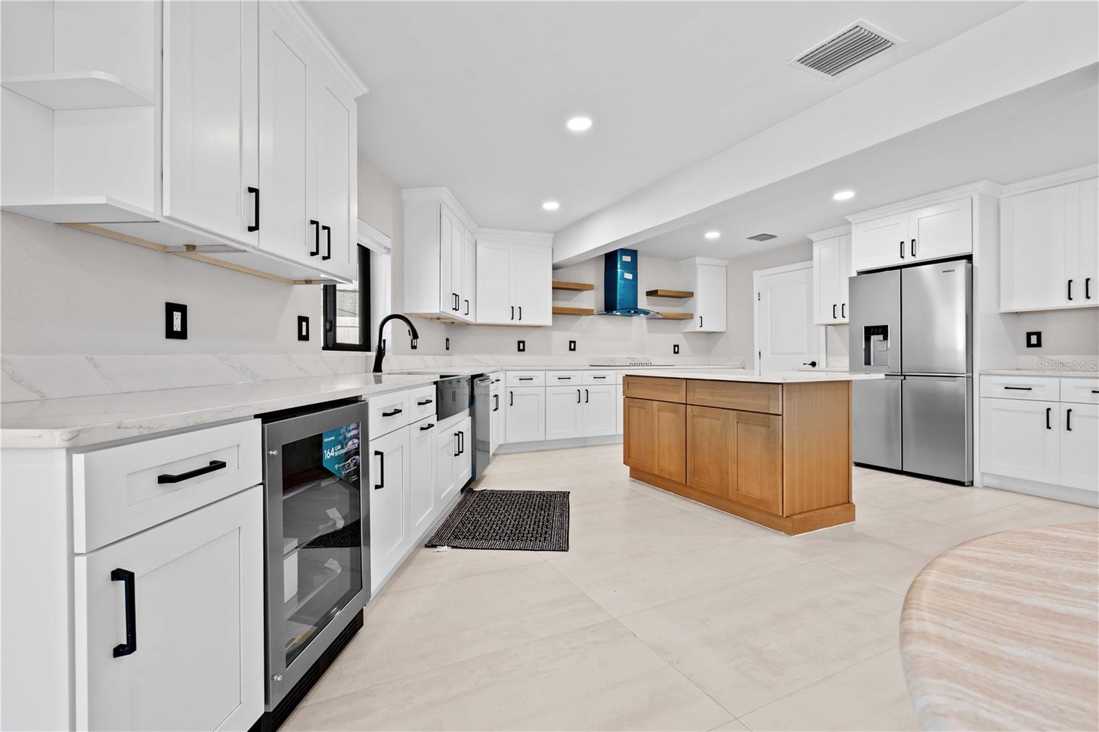 556 JOHNS PASS AVE, MADEIRA BEACH, FL, 33708