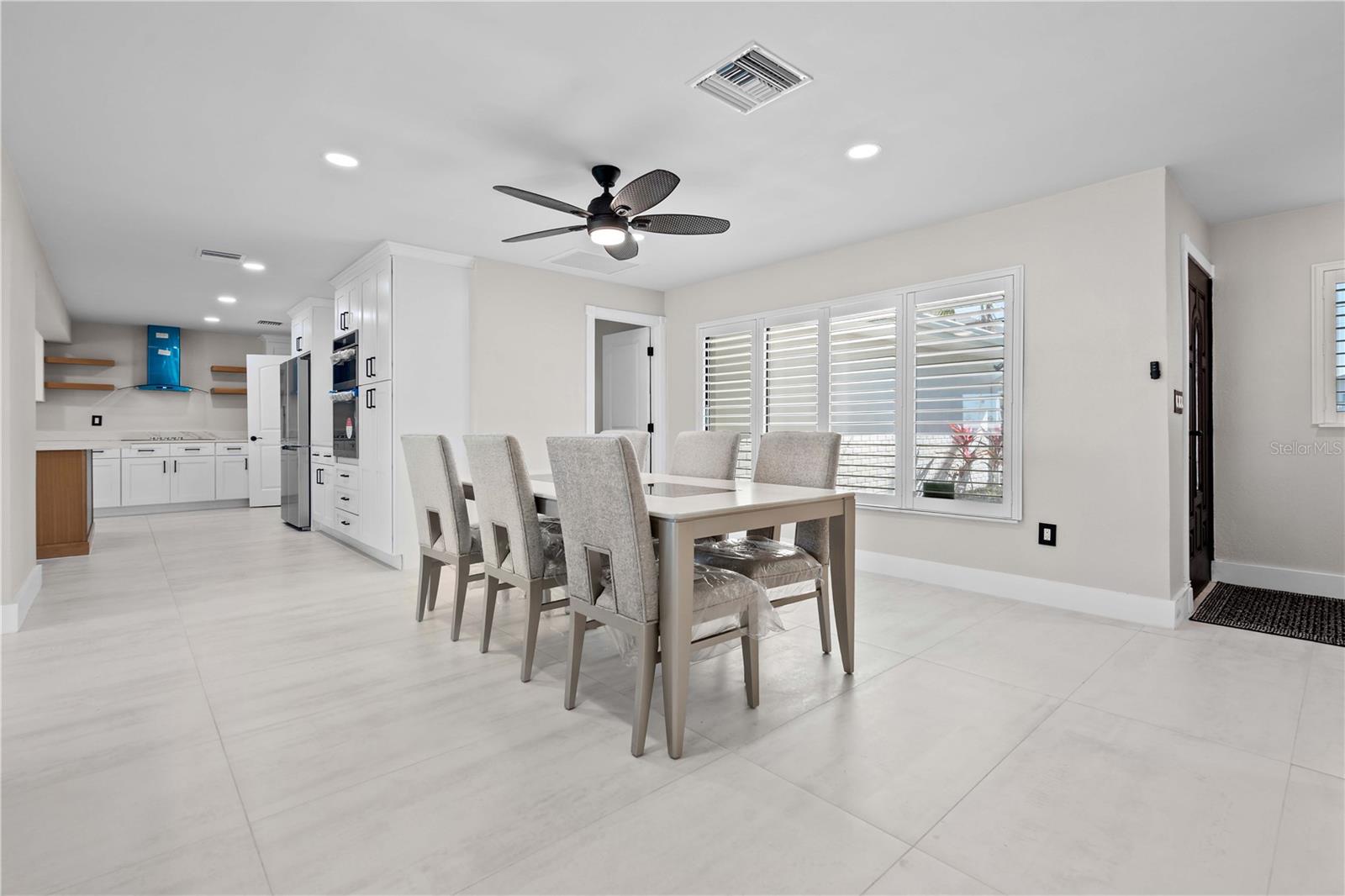 556 JOHNS PASS AVE, MADEIRA BEACH, FL, 33708