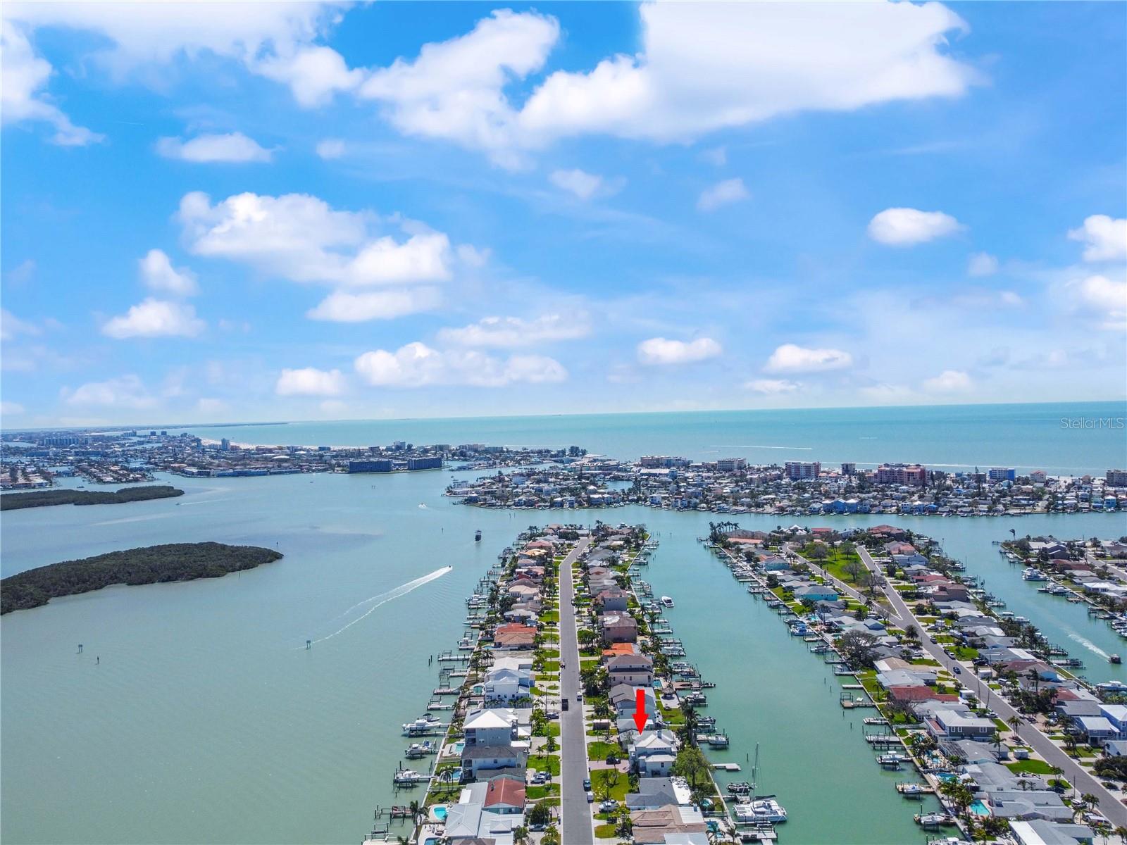 556 JOHNS PASS AVE, MADEIRA BEACH, FL, 33708