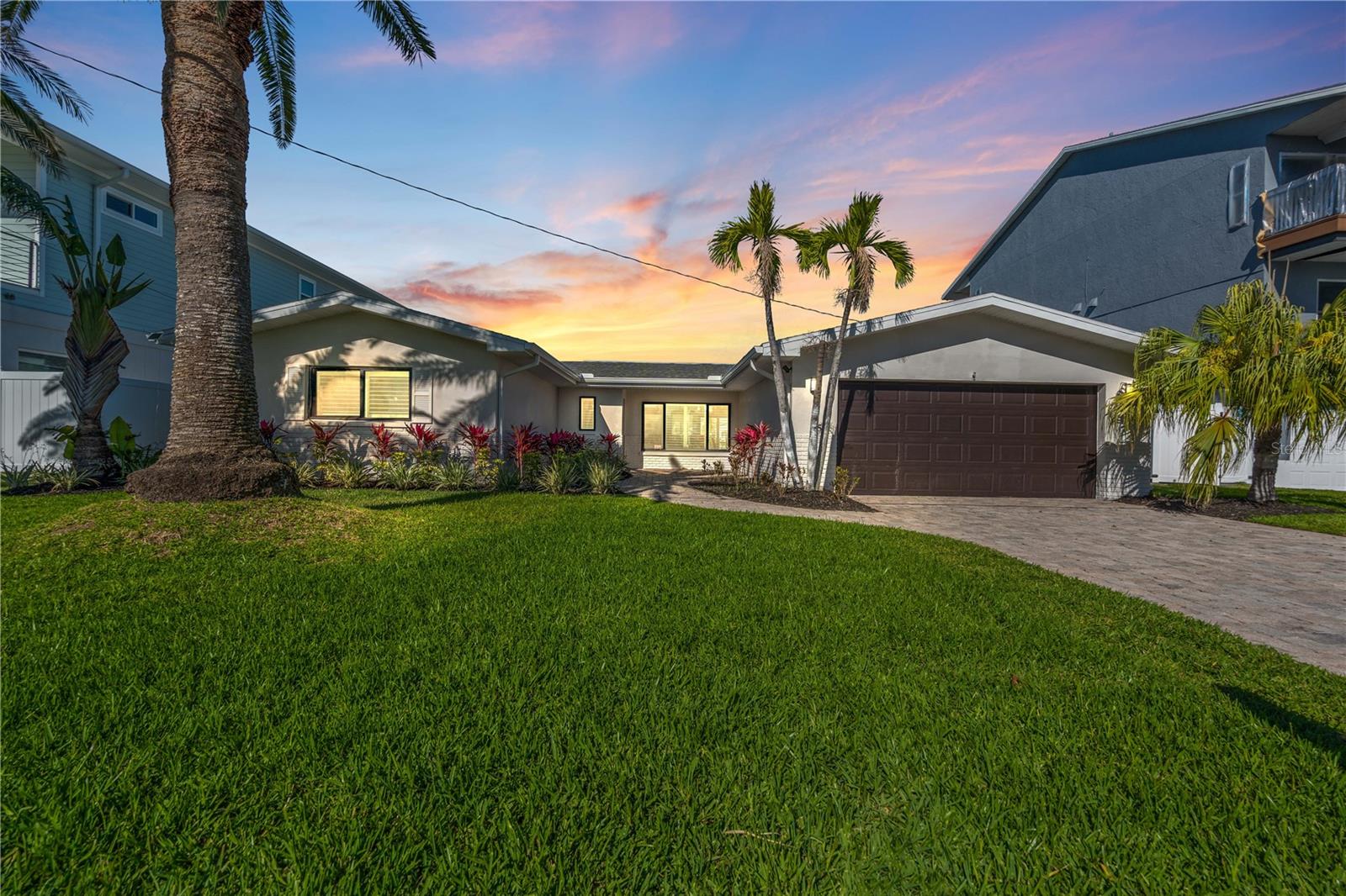 556 JOHNS PASS AVE, MADEIRA BEACH, FL, 33708