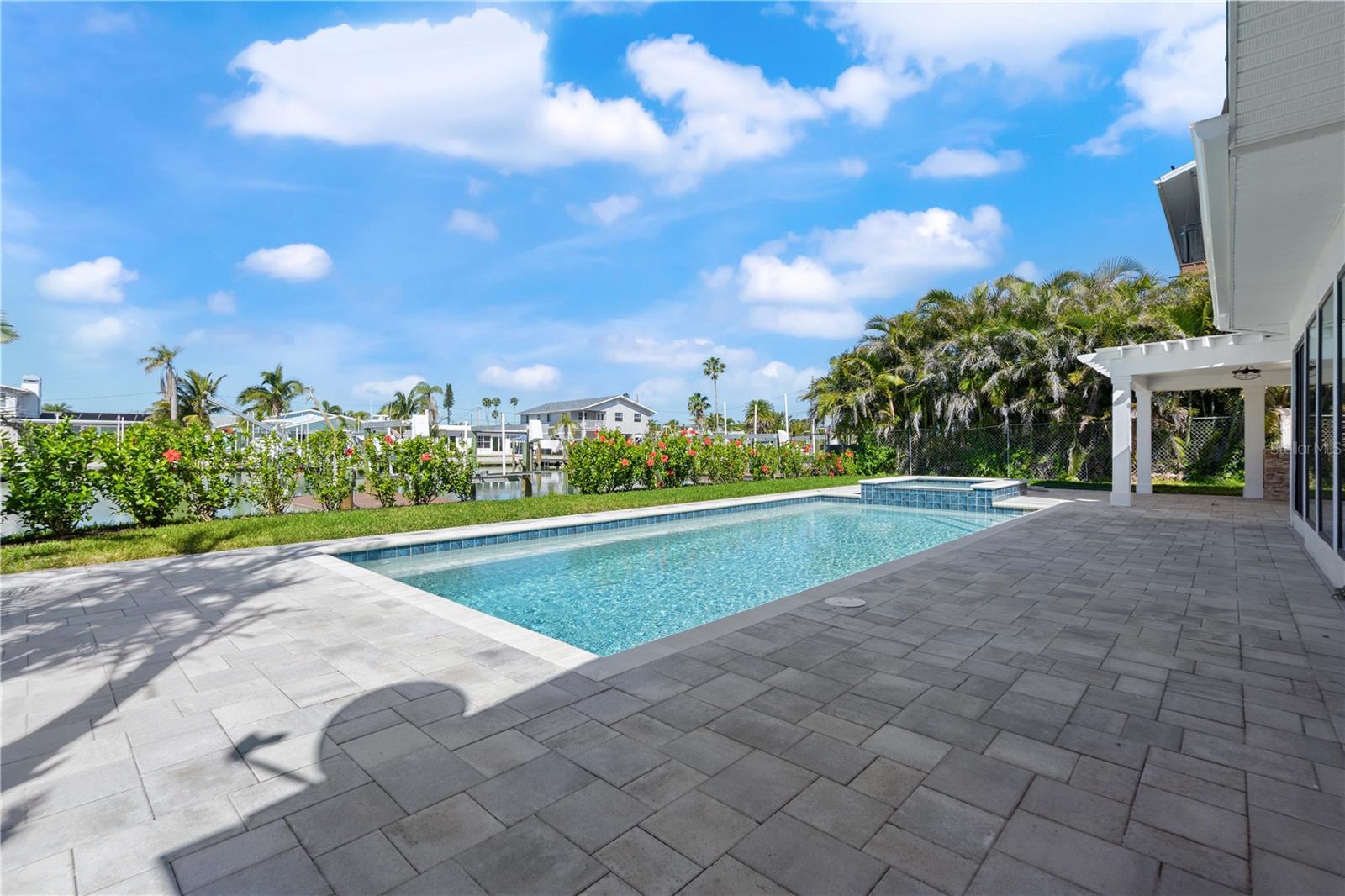 556 JOHNS PASS AVE, MADEIRA BEACH, FL, 33708