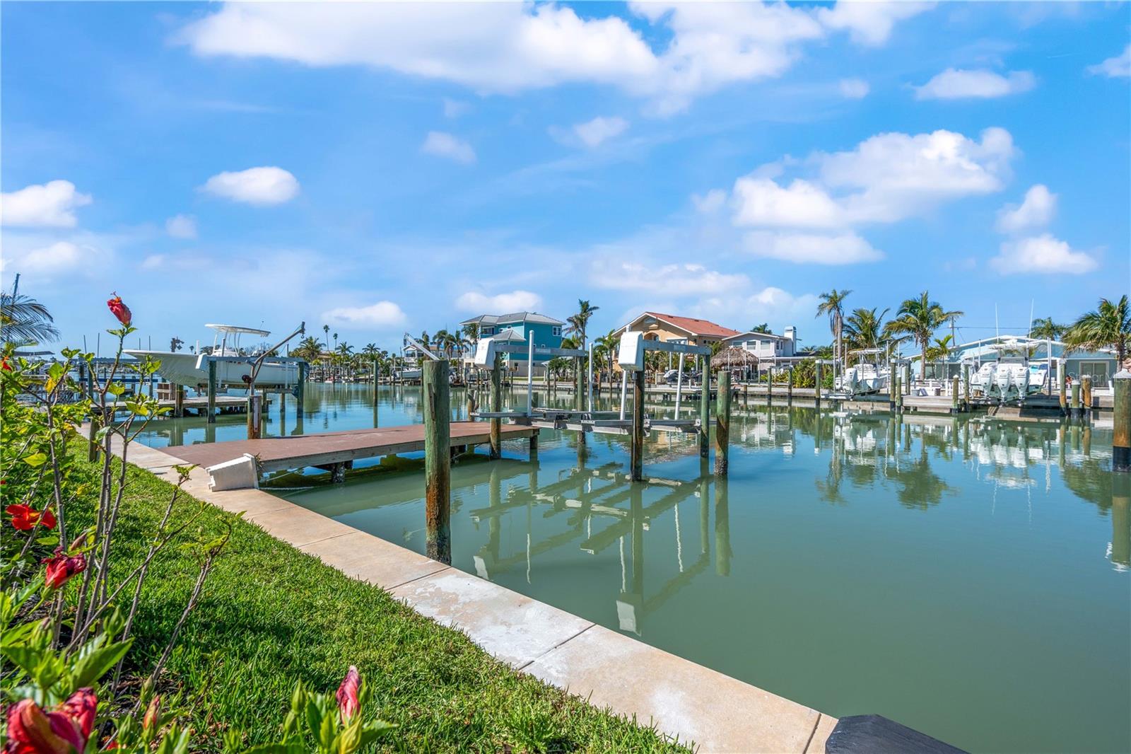 556 JOHNS PASS AVE, MADEIRA BEACH, FL, 33708