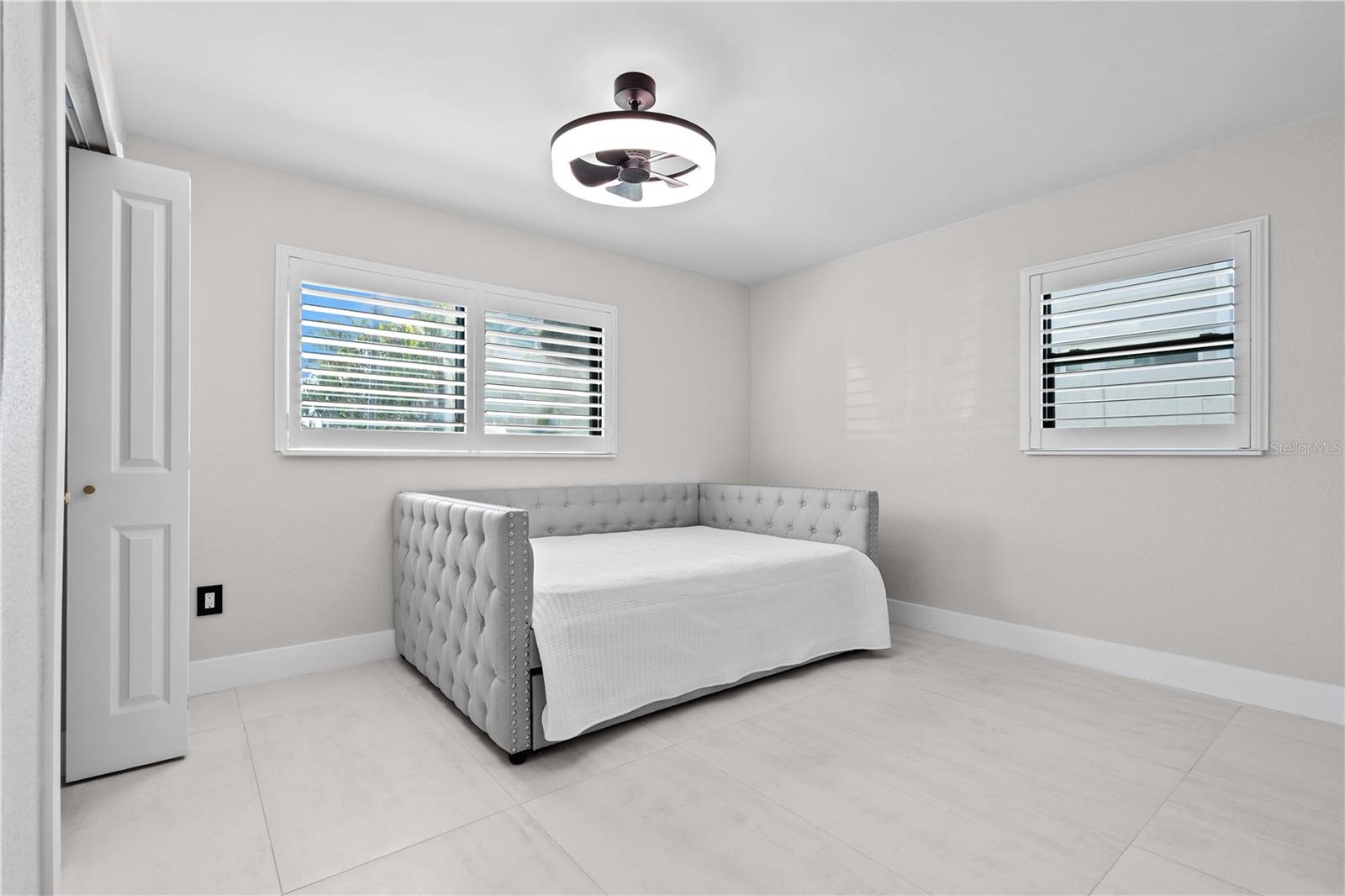 556 JOHNS PASS AVE, MADEIRA BEACH, FL, 33708