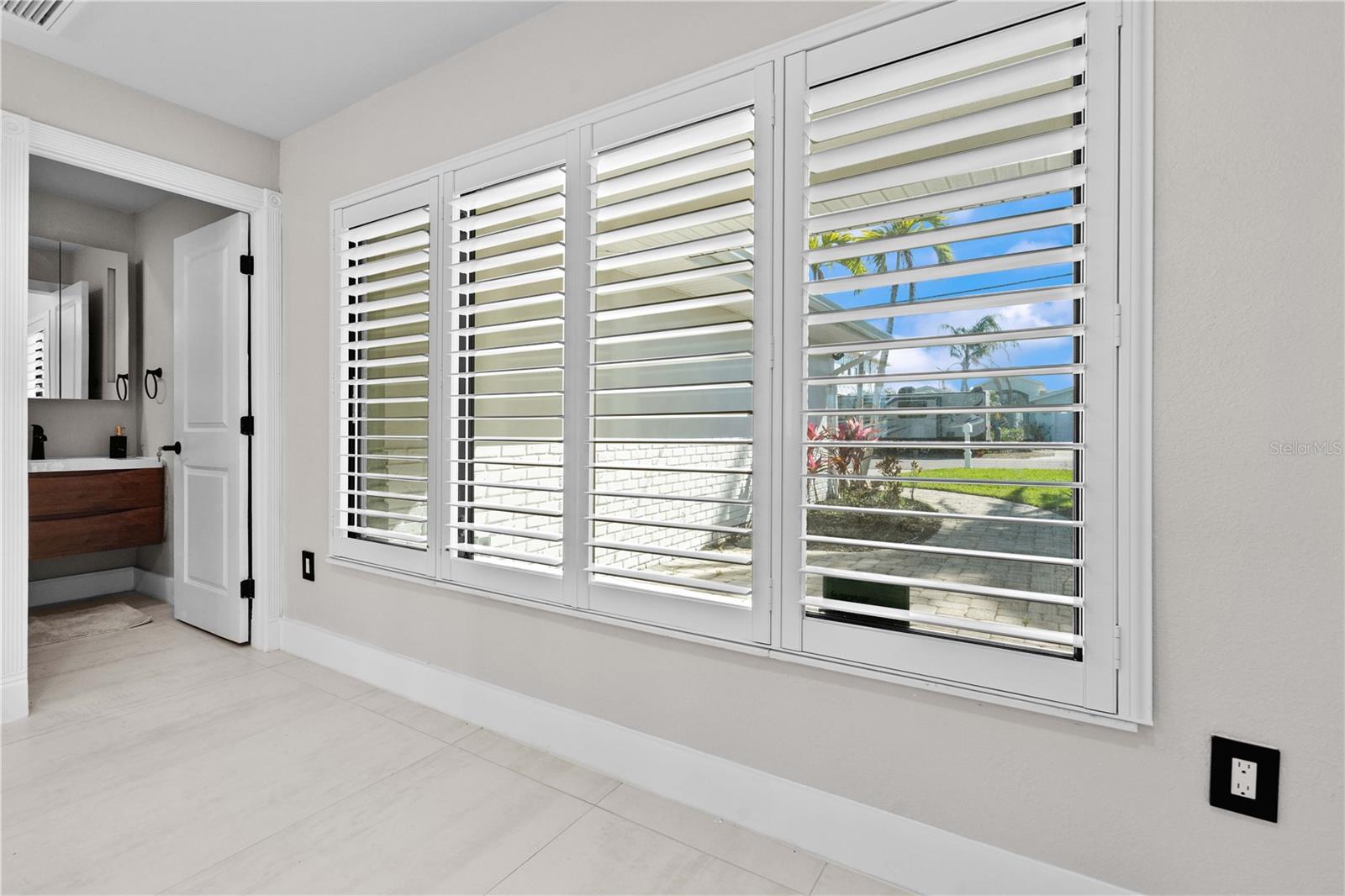 556 JOHNS PASS AVE, MADEIRA BEACH, FL, 33708
