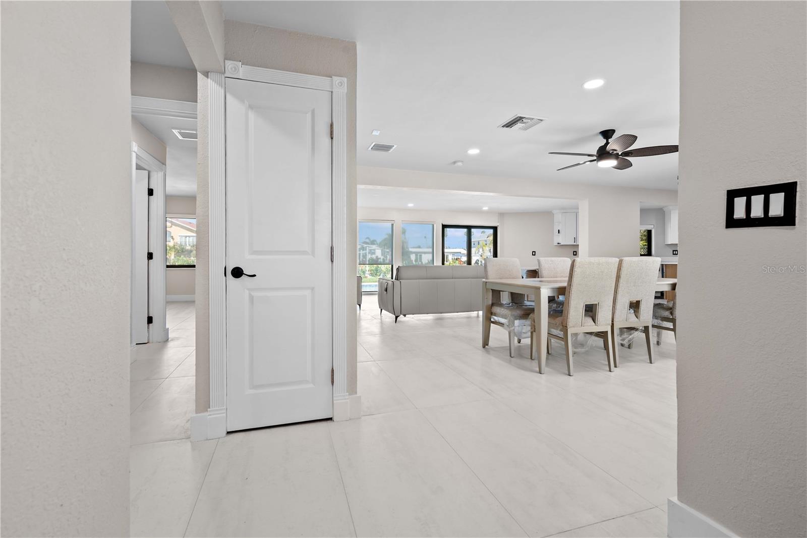 556 JOHNS PASS AVE, MADEIRA BEACH, FL, 33708
