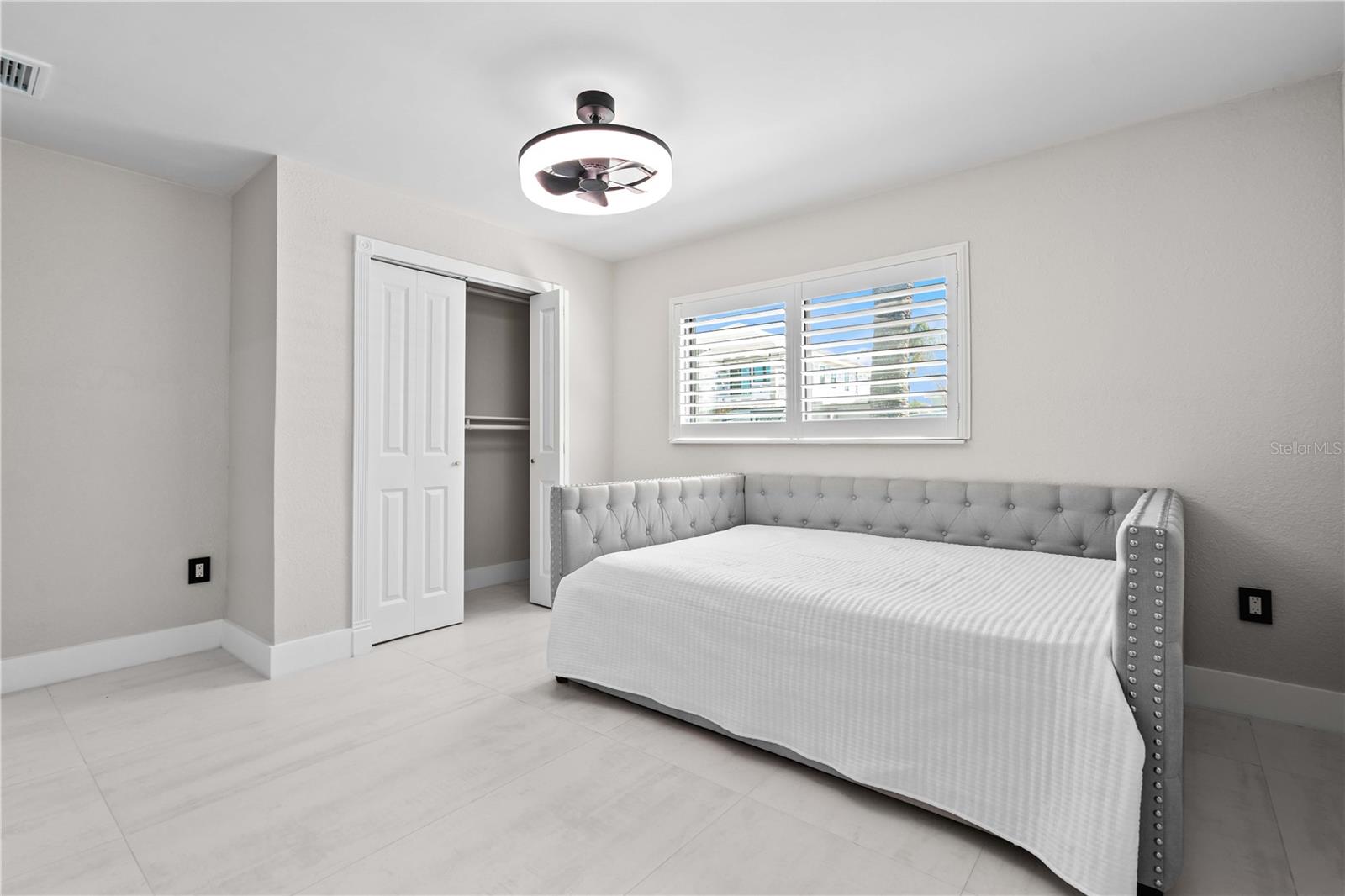 556 JOHNS PASS AVE, MADEIRA BEACH, FL, 33708