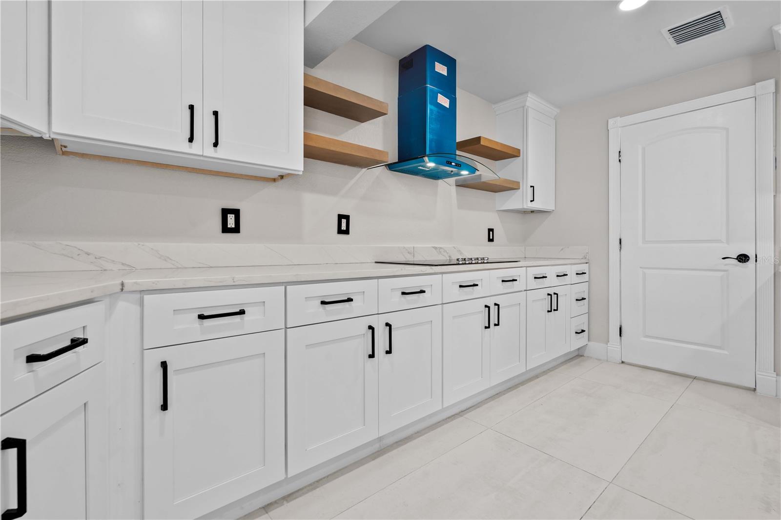 556 JOHNS PASS AVE, MADEIRA BEACH, FL, 33708