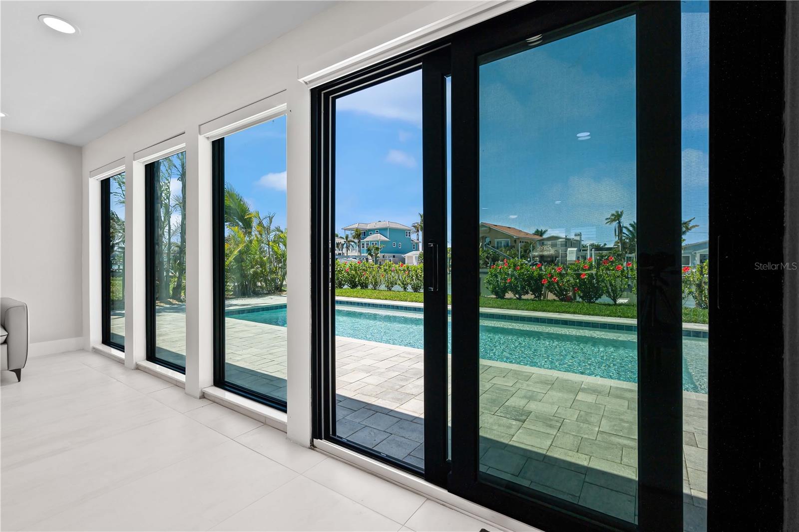 556 JOHNS PASS AVE, MADEIRA BEACH, FL, 33708