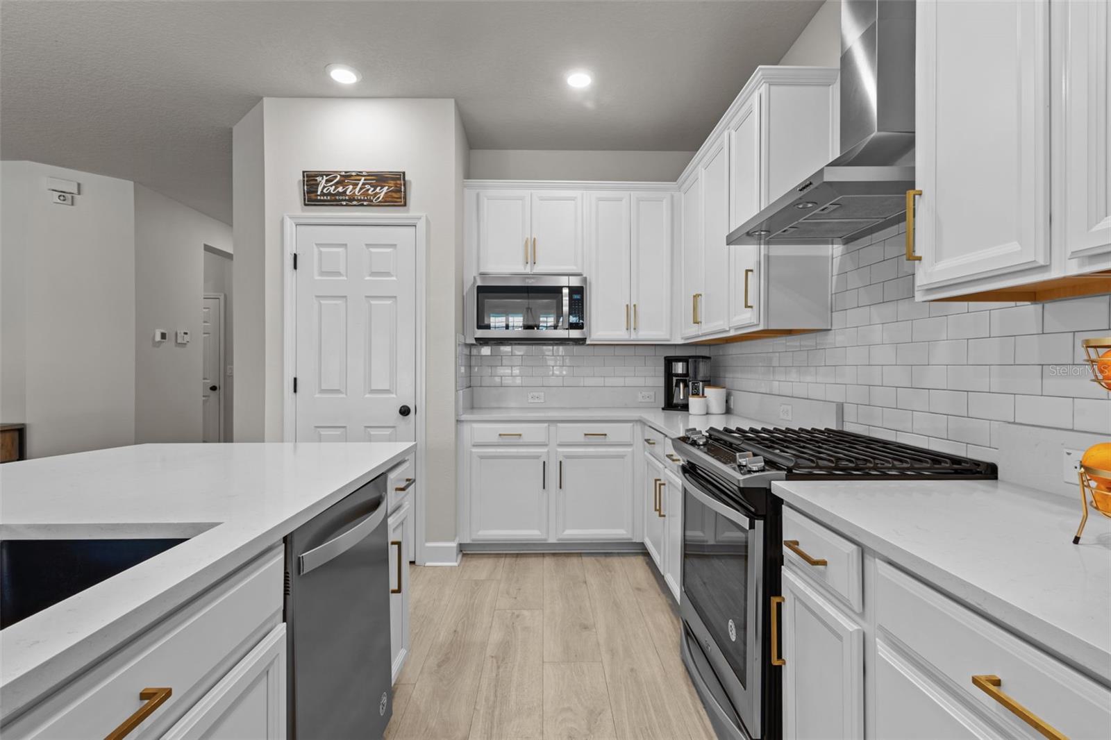 15401 CARAVAN AVE, ODESSA, FL, 33556