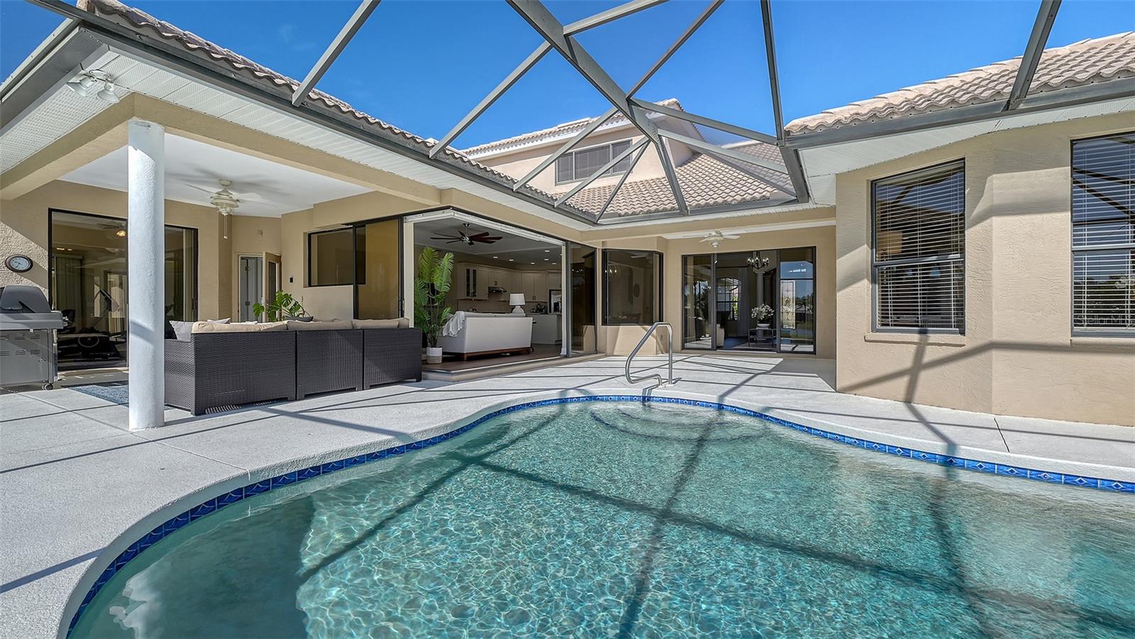 6915 HONEYSUCKLE TRL, LAKEWOOD RANCH, FL, 34202