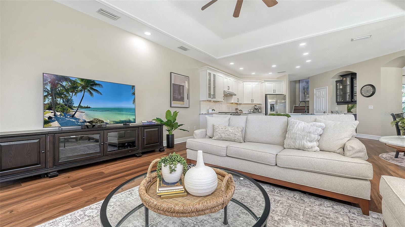 6915 HONEYSUCKLE TRL, LAKEWOOD RANCH, FL, 34202