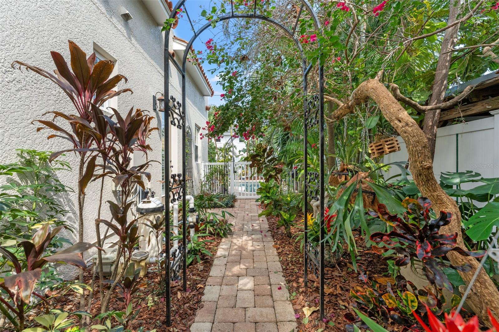 123 14TH AVE NE, ST PETERSBURG, FL, 33701