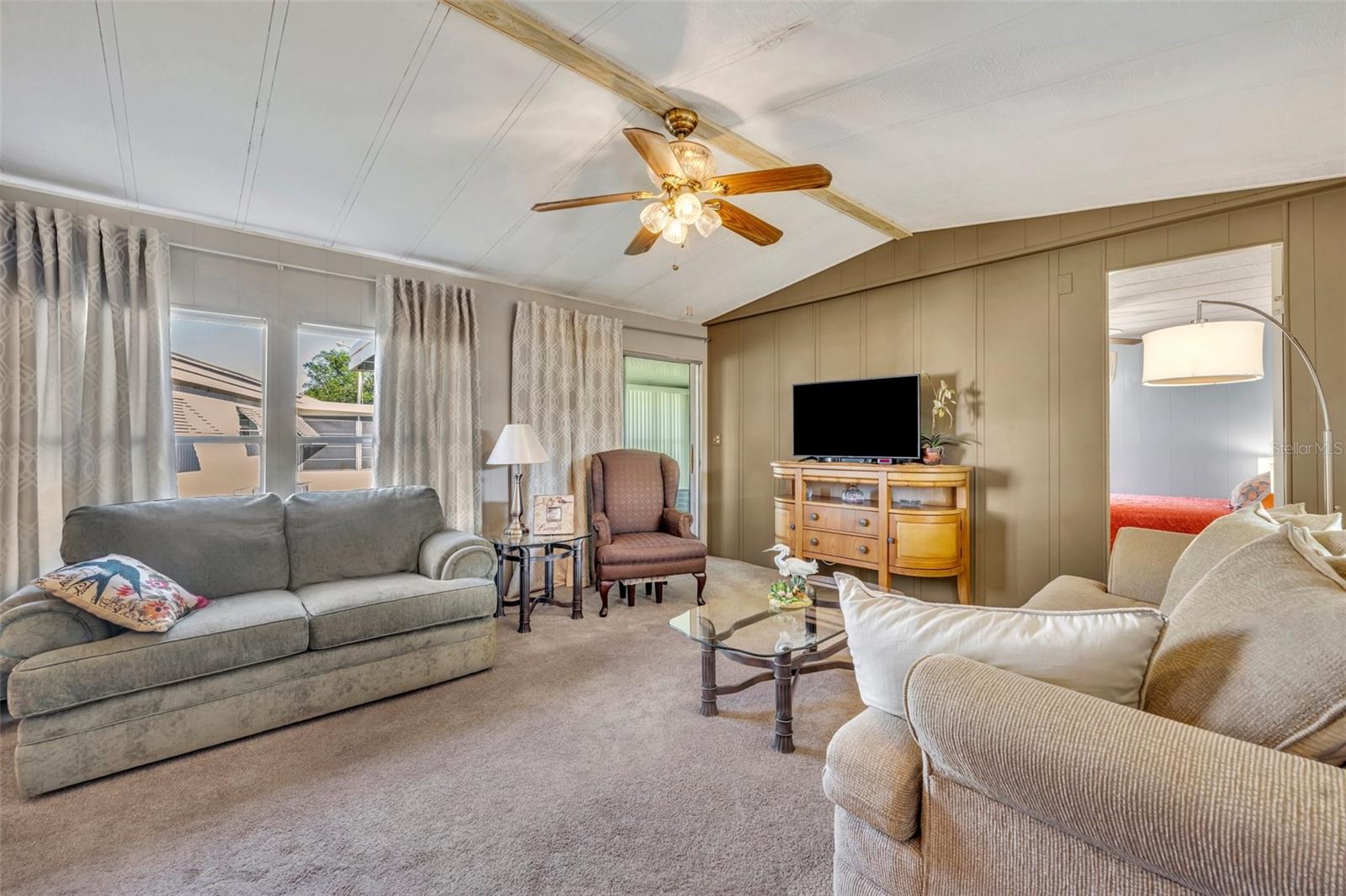 233 PARADISE S, LEESBURG, FL, 34788
