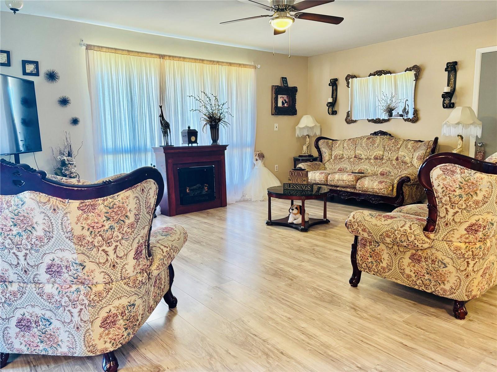 1516 ARROWHEAD DR, SUN CITY CENTER, FL, 33573