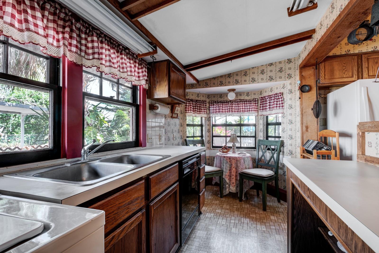 948 DORA AVE, TAVARES, FL, 32778