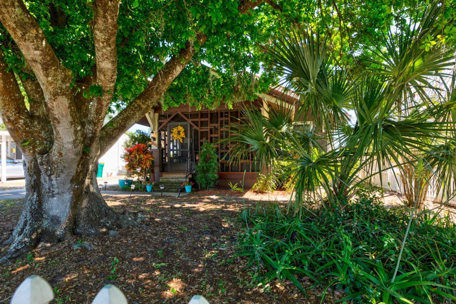 948 DORA AVE, TAVARES, FL, 32778