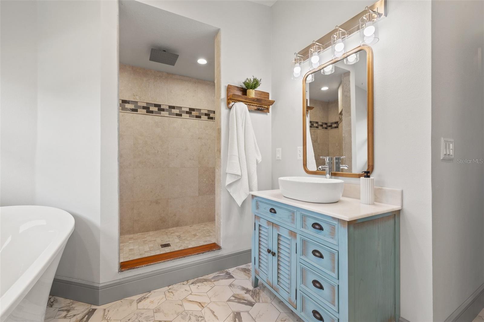 292 SUNLIT COVE DR NE, ST PETERSBURG, FL, 33702