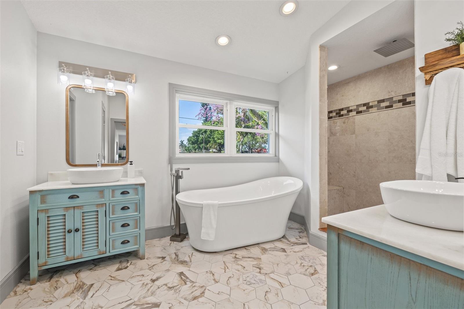 292 SUNLIT COVE DR NE, ST PETERSBURG, FL, 33702