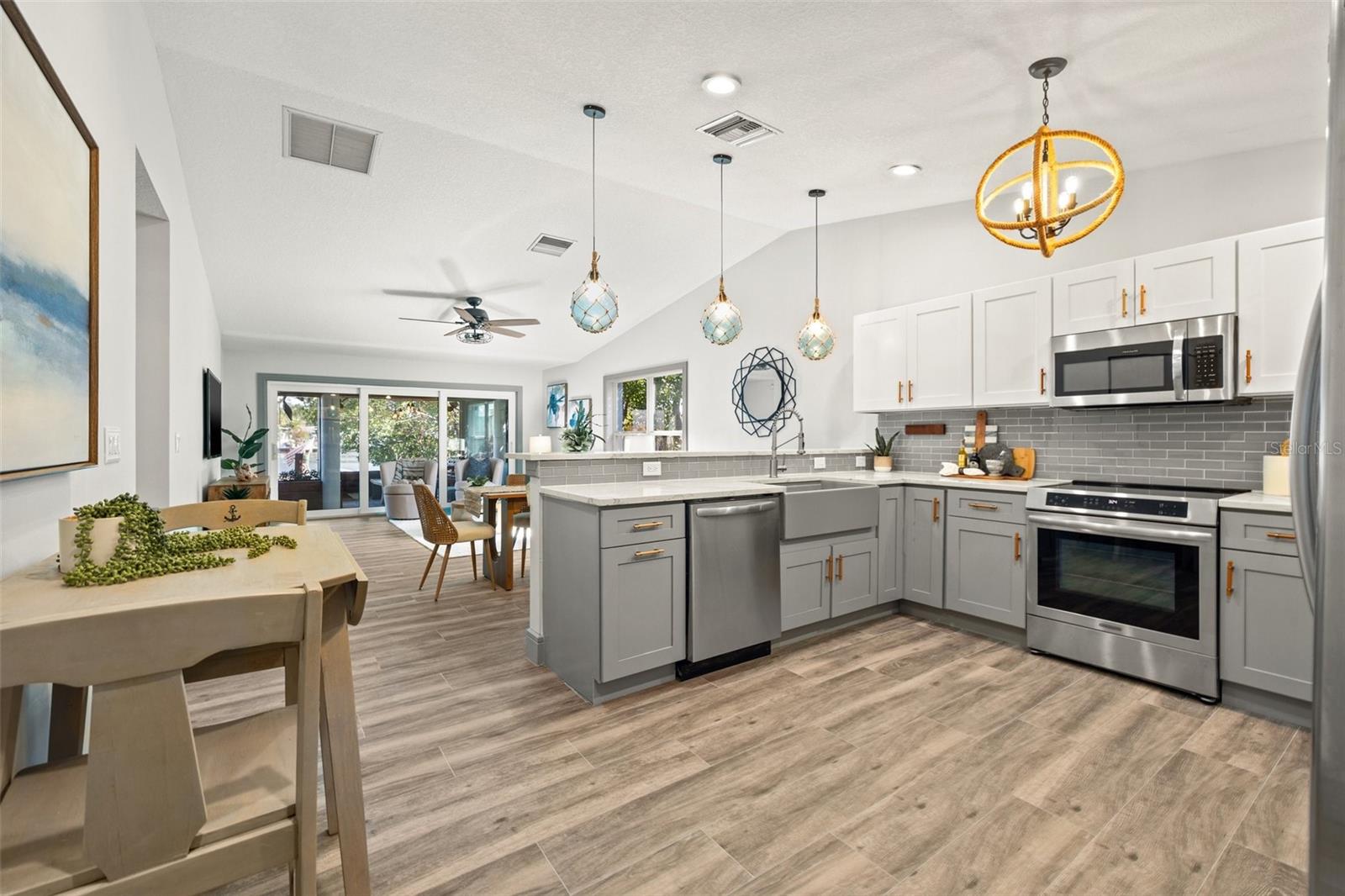 292 SUNLIT COVE DR NE, ST PETERSBURG, FL, 33702