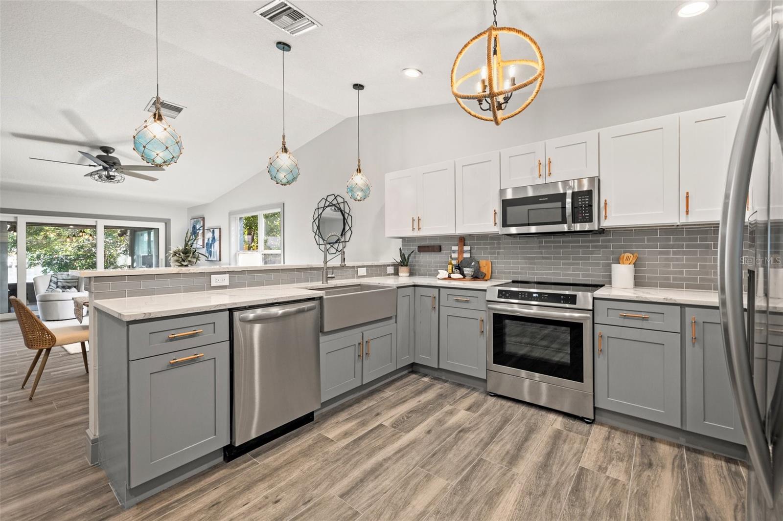292 SUNLIT COVE DR NE, ST PETERSBURG, FL, 33702
