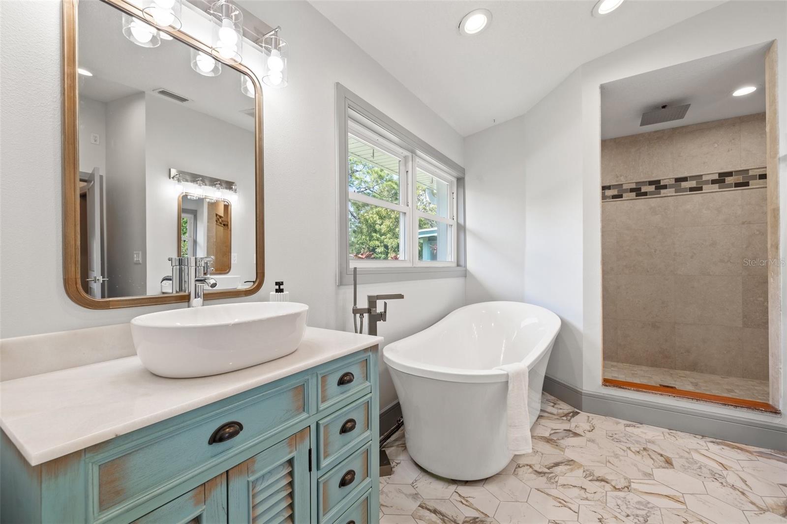 292 SUNLIT COVE DR NE, ST PETERSBURG, FL, 33702