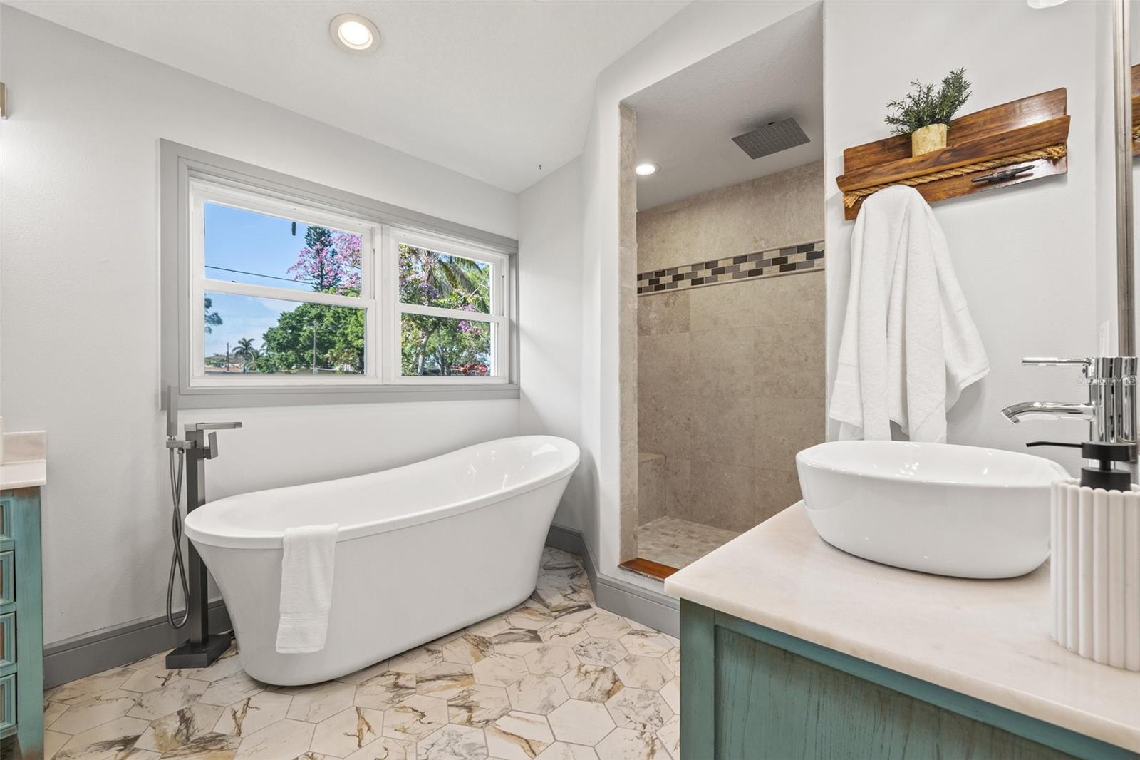292 SUNLIT COVE DR NE, ST PETERSBURG, FL, 33702