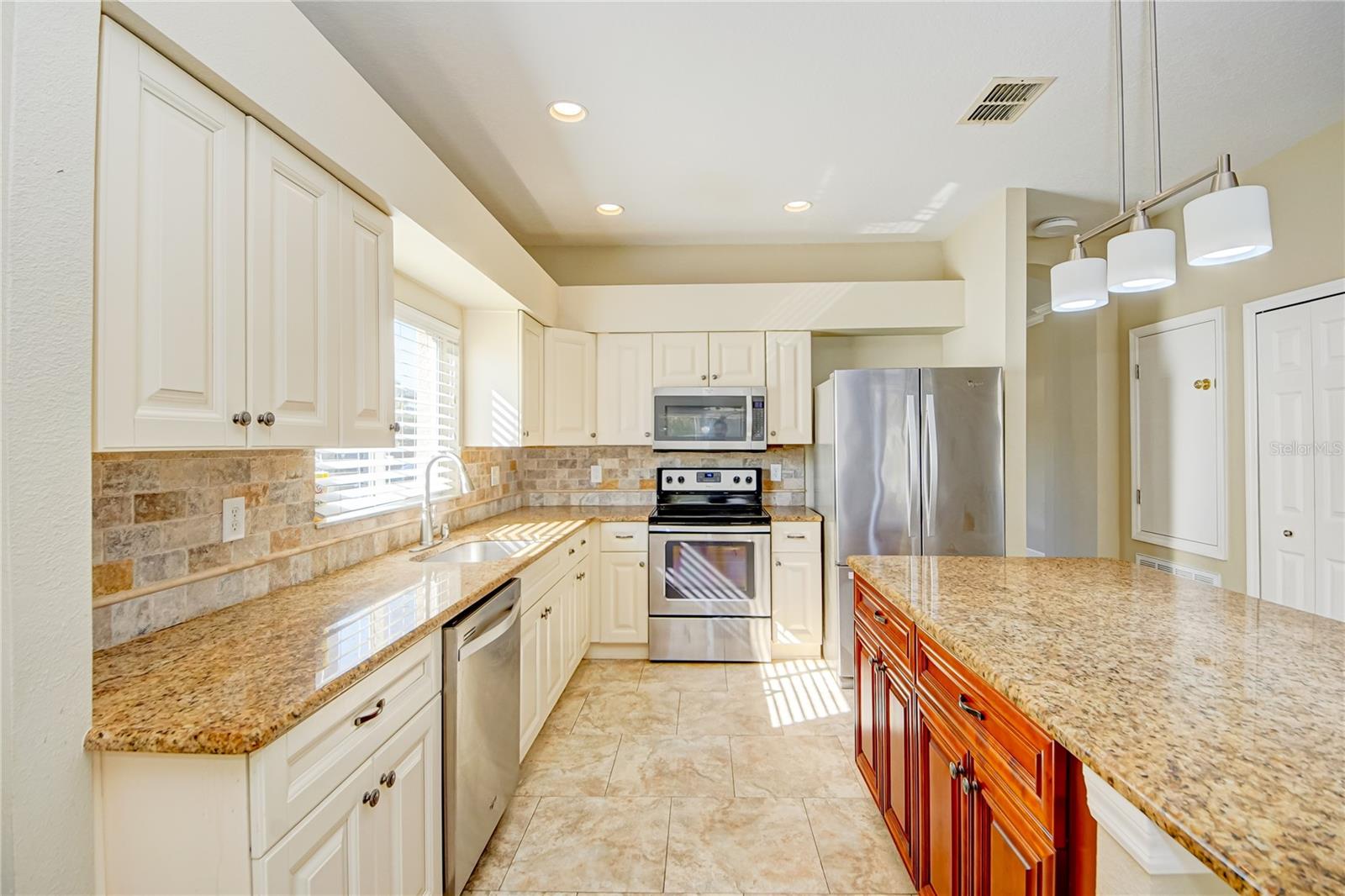 27452 AMELIA ISLE CT, WESLEY CHAPEL, FL, 33544