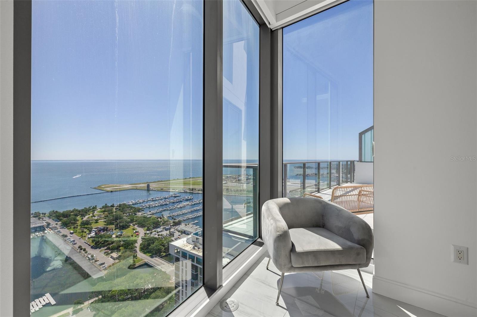 100 1ST AVE N #3902, ST PETERSBURG, FL, 33701