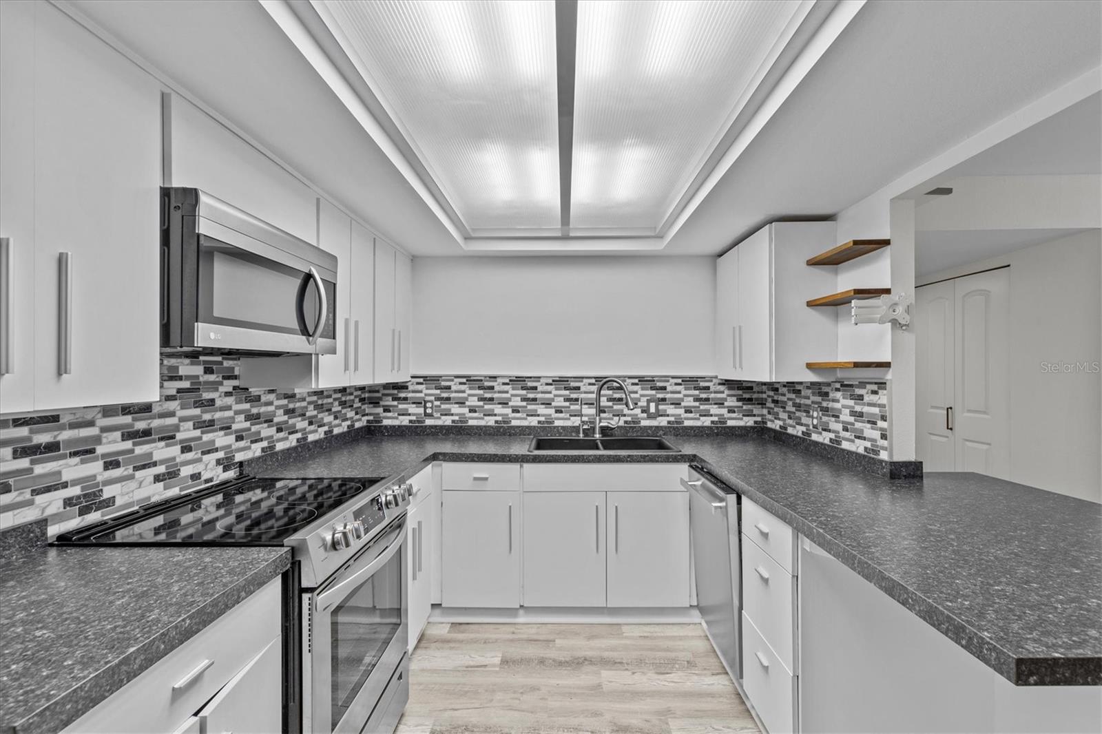 220 BELLEVIEW BLVD #701, BELLEAIR, FL, 33756