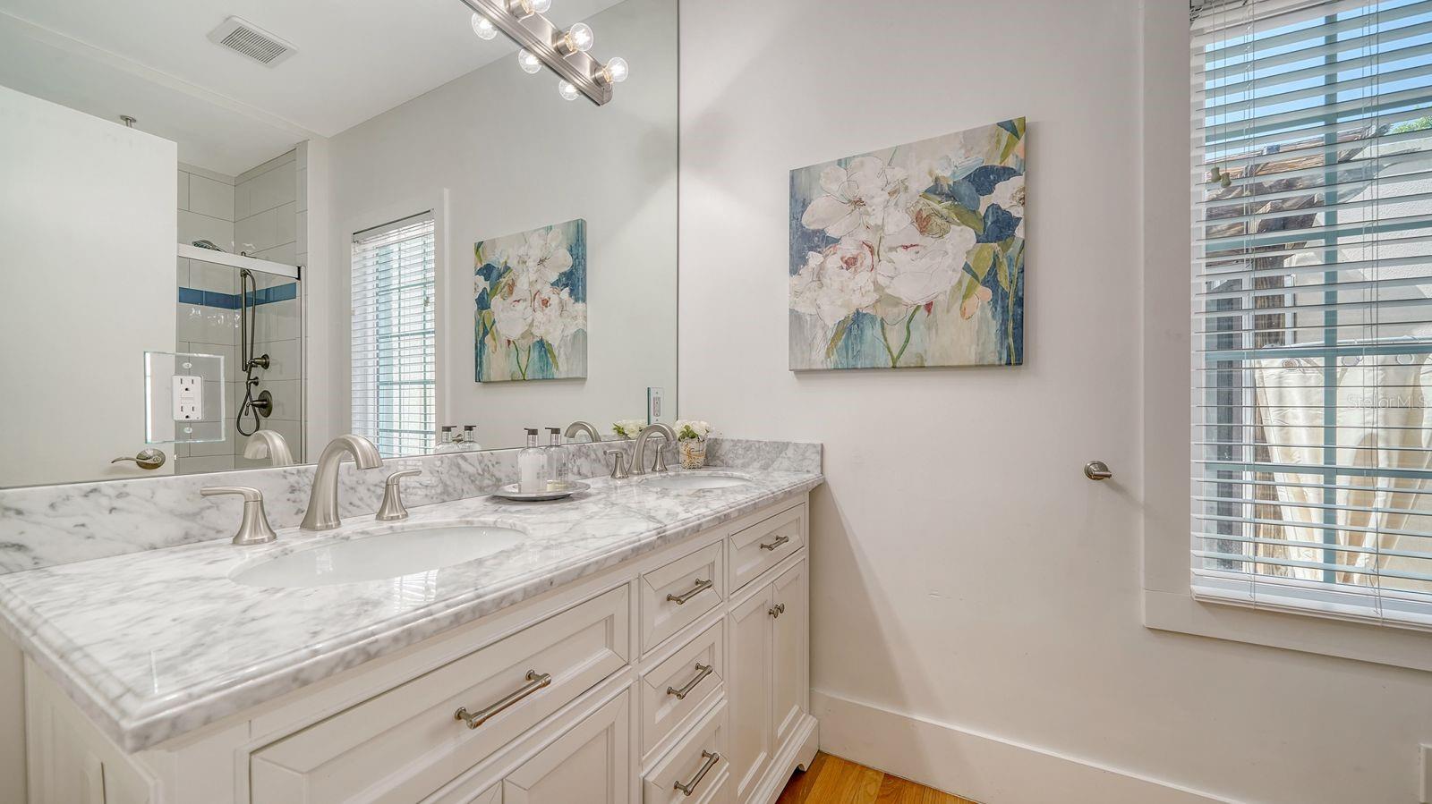 446 BURNS CT, SARASOTA, FL, 34236
